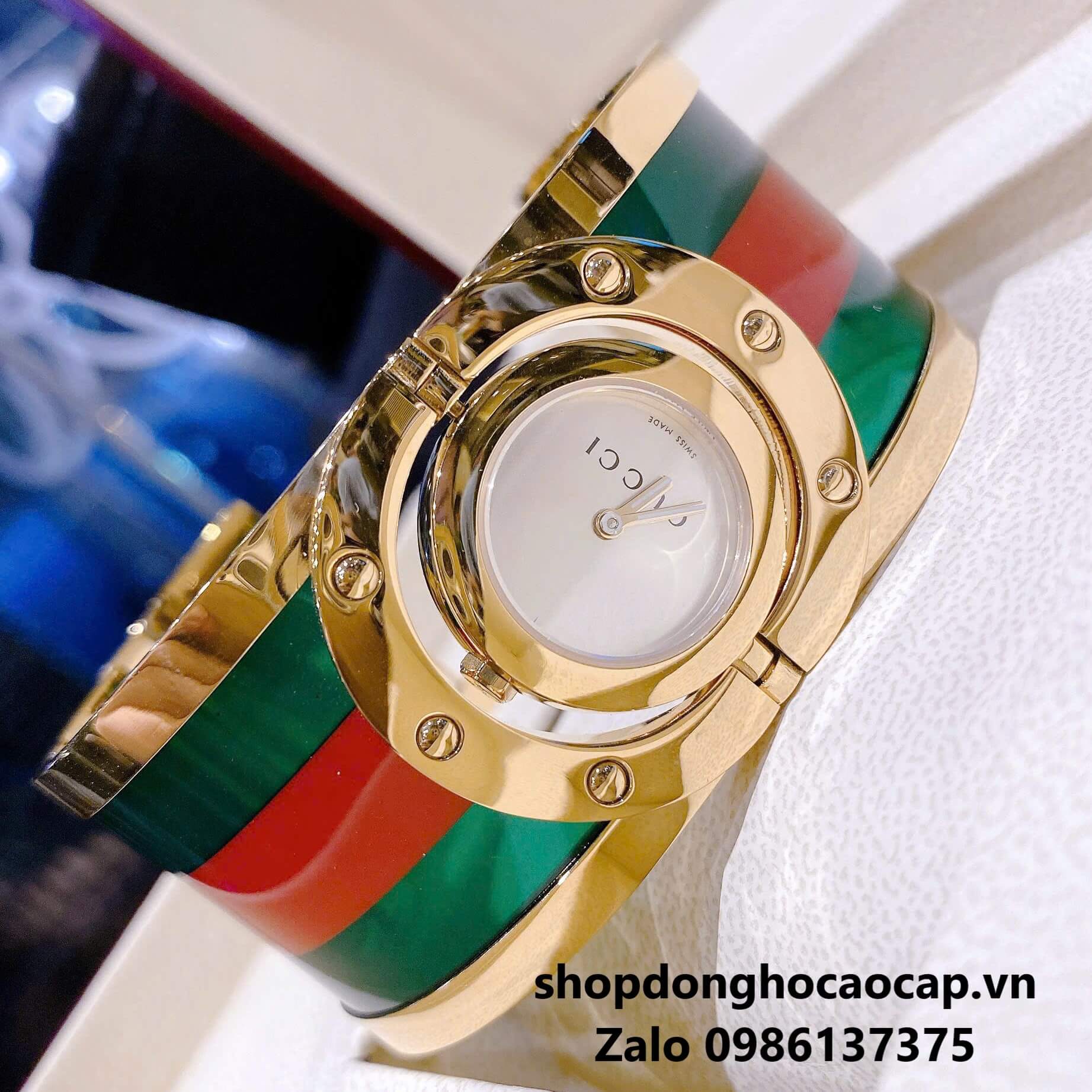 Đồng Hồ Gucci Twirl Nữ Dáng Lắc Tay Màu Vàng Gold Sọc Xanh Đỏ Cao Cấp Size 23mm
