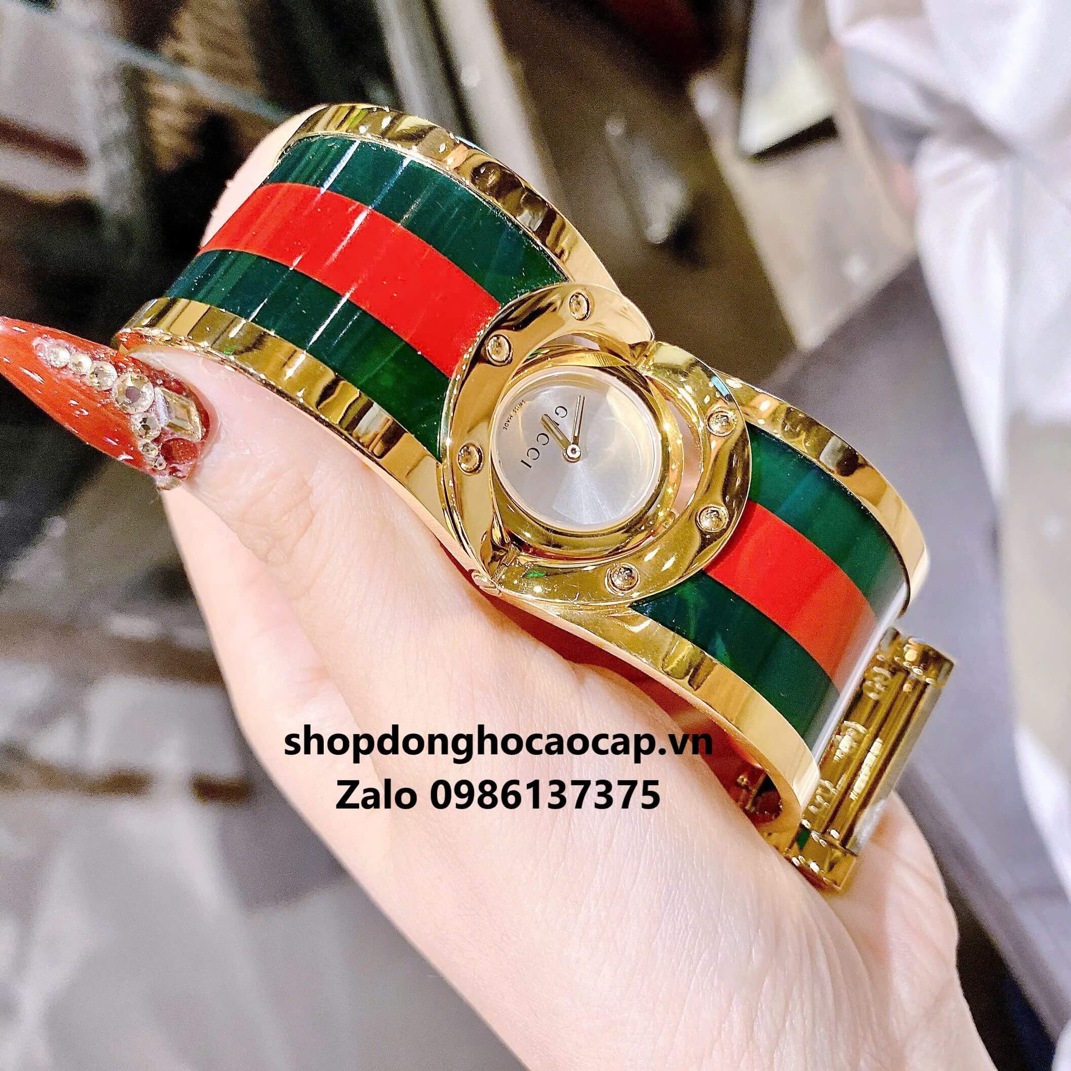 Đồng Hồ Gucci Twirl Nữ Dáng Lắc Tay Màu Vàng Gold Mix Xanh Cao Cấp Size 23mm