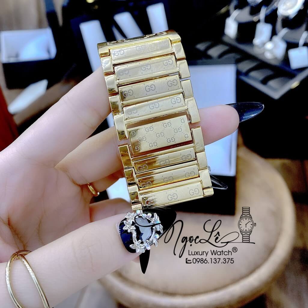 Đồng Hồ Nữ Gucci Twirl Dáng Còng Ôm Tay Màu Vàng Vân Gucci 23mm