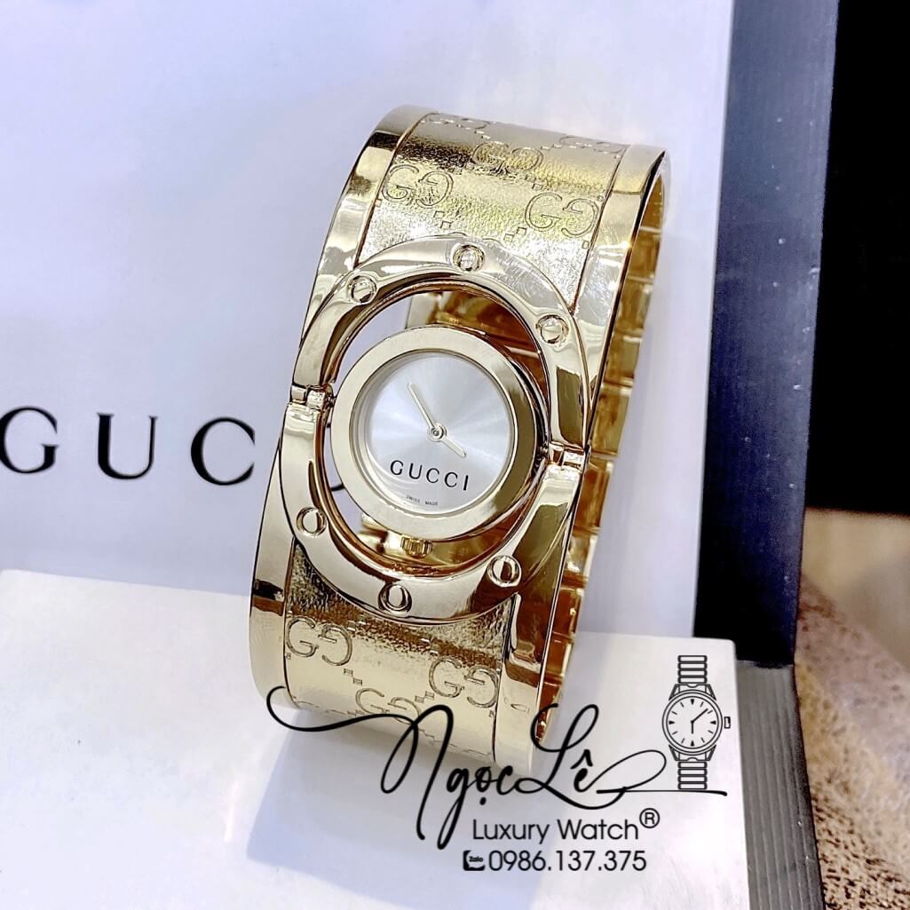 Đồng Hồ Nữ Gucci Twirl Dáng Còng Ôm Tay Màu Vàng Vân Gucci 23mm