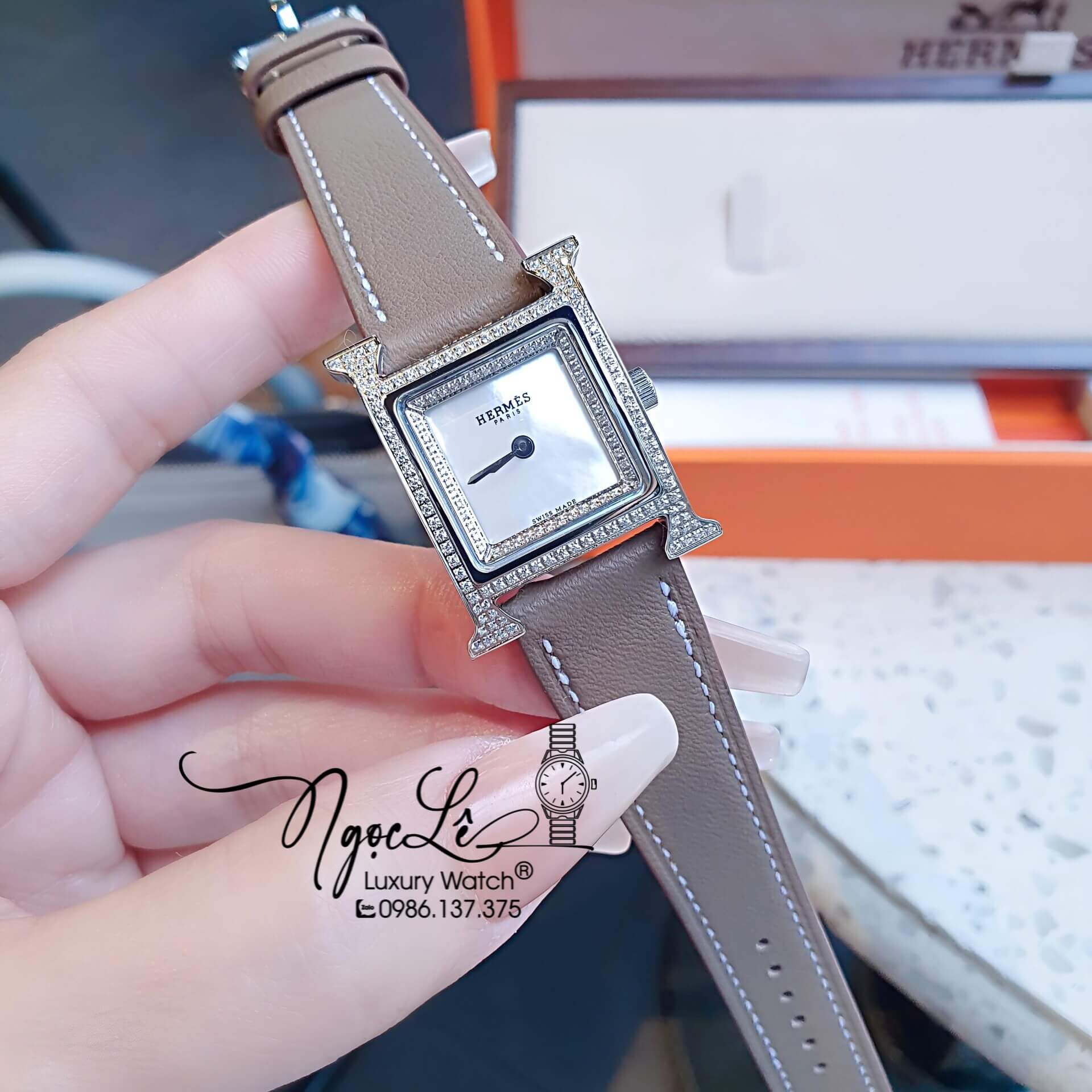 Đồng Hồ Nữ Hermes Heure H Dây Da Xám Vỏ Rose Mặt Xà Cừ Size 21x21mm