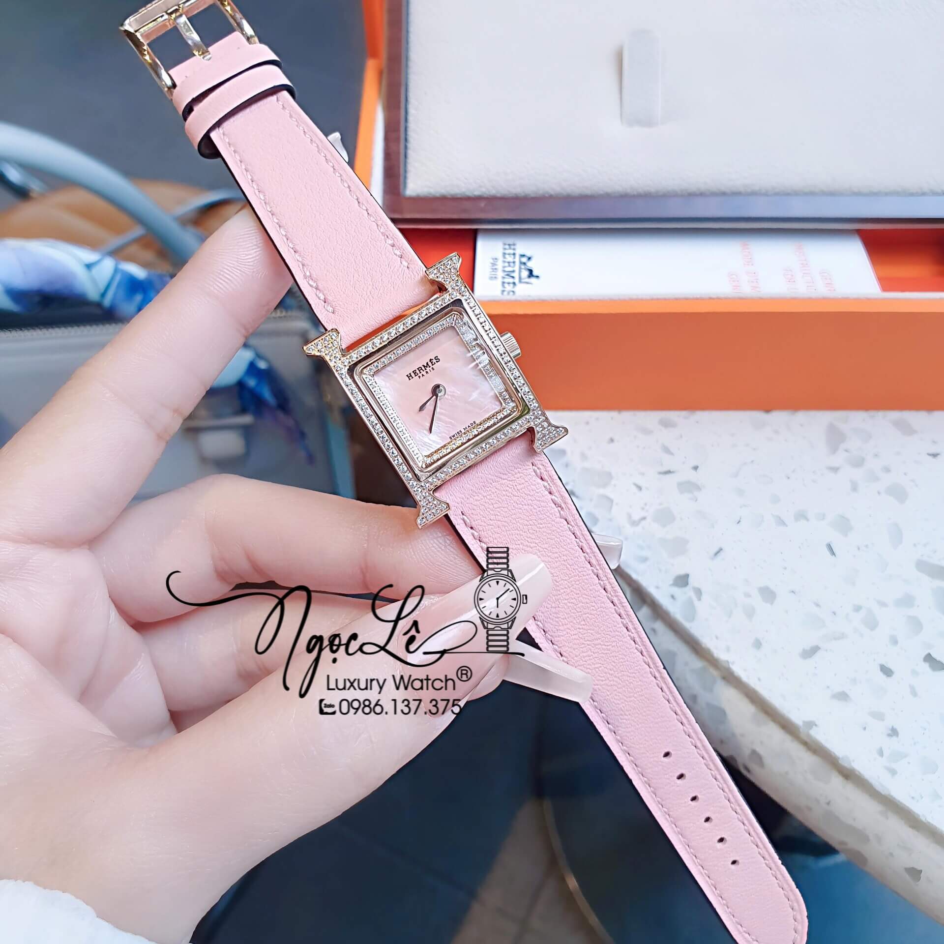 Đồng Hồ Nữ Hermes Heure H Dây Da Hồng Vỏ Rose Mặt Xà Cừ Size 21x21mm