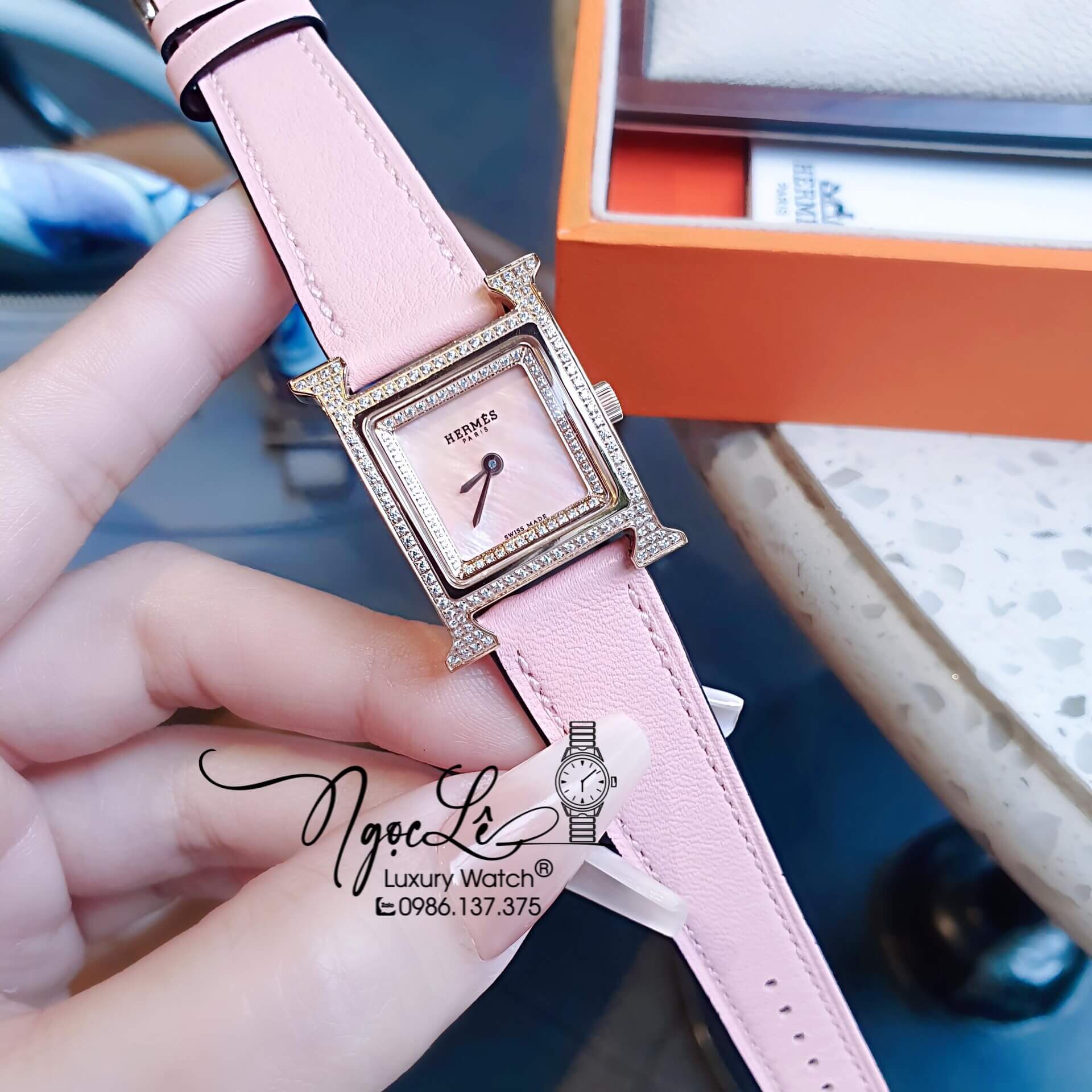 Đồng Hồ Nữ Hermes Heure H Dây Da Hồng Vỏ Rose Mặt Xà Cừ Size 21x21mm