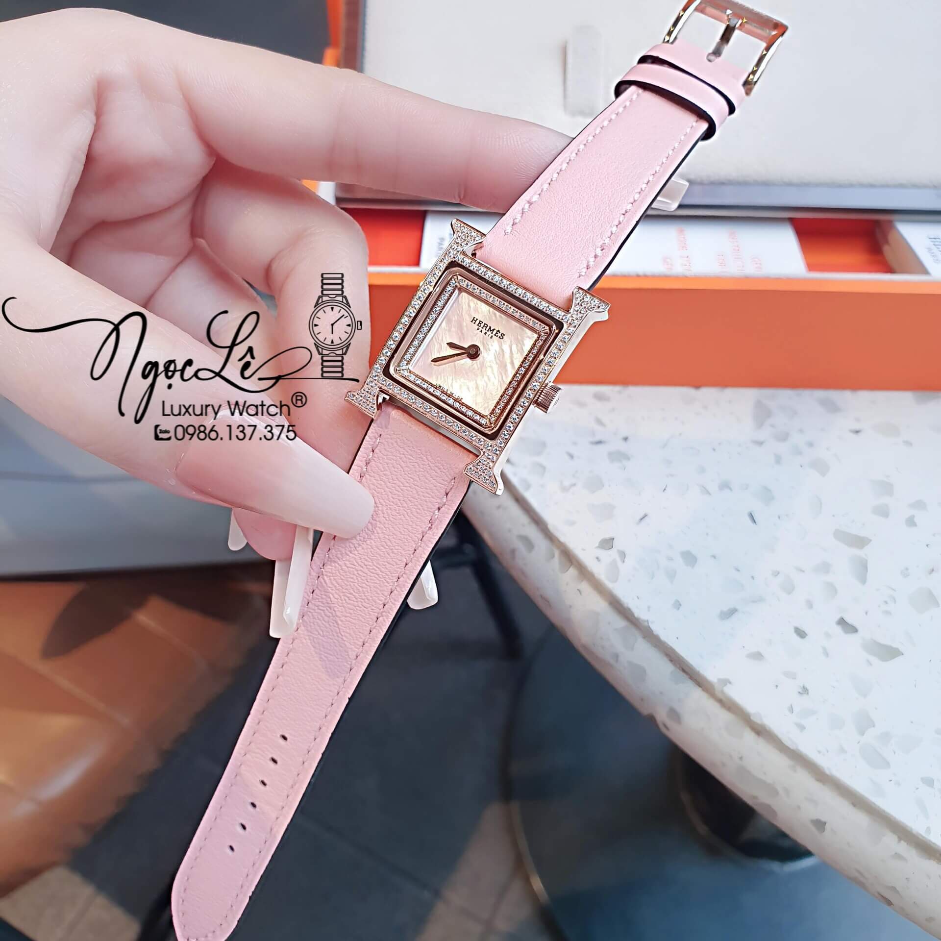 Đồng Hồ Nữ Hermes Heure H Dây Da Hồng Vỏ Rose Mặt Xà Cừ Size 21x21mm