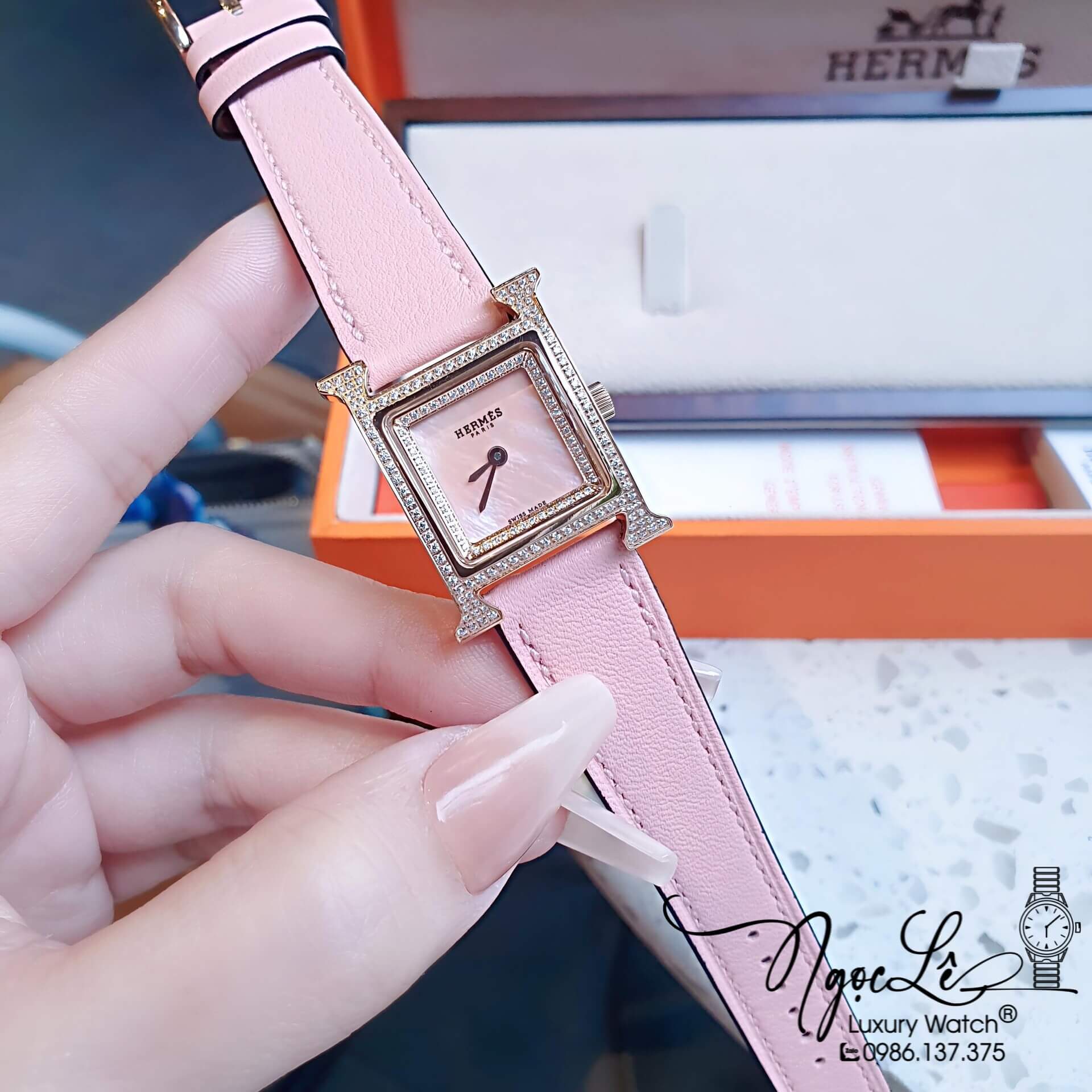 Đồng Hồ Nữ Hermes Heure H Dây Da Hồng Vỏ Rose Mặt Xà Cừ Size 21x21mm