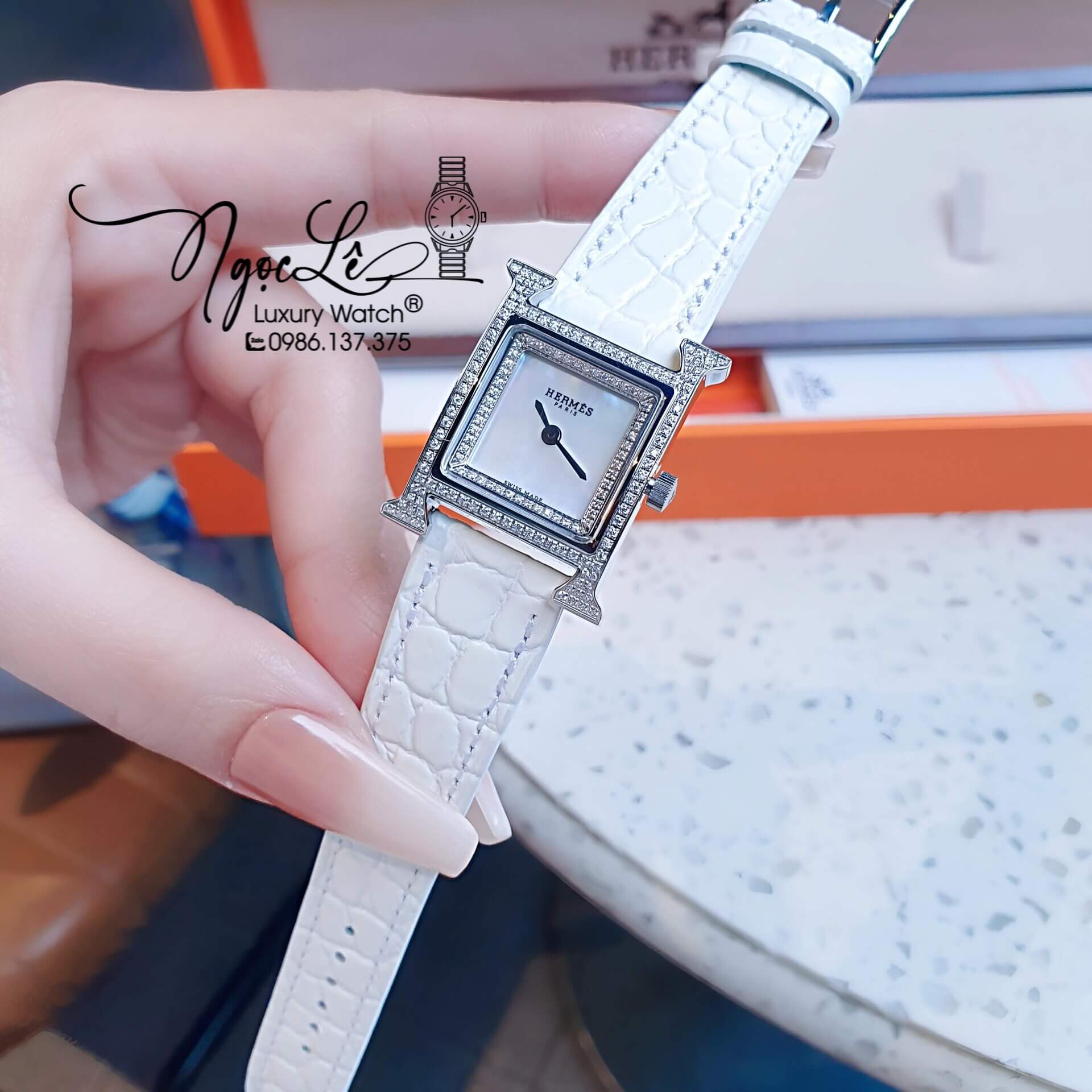 Đồng Hồ Nữ Hermes Heure H Dây Da Trắng Vỏ Silver Mặt Xà Cừ Size 21x21mm