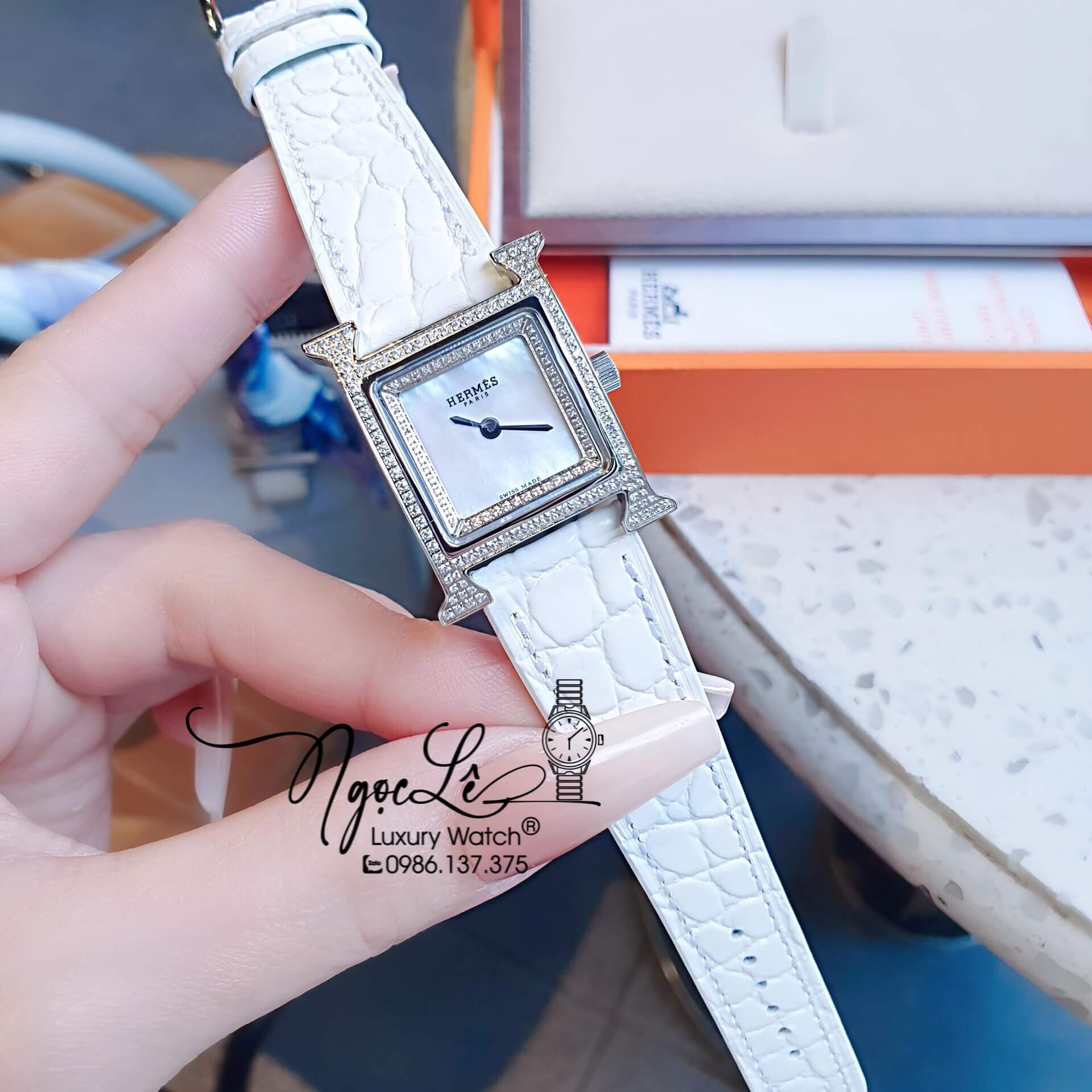 Đồng Hồ Nữ Hermes Heure H Dây Da Trắng Vỏ Silver Mặt Xà Cừ Size 21x21mm