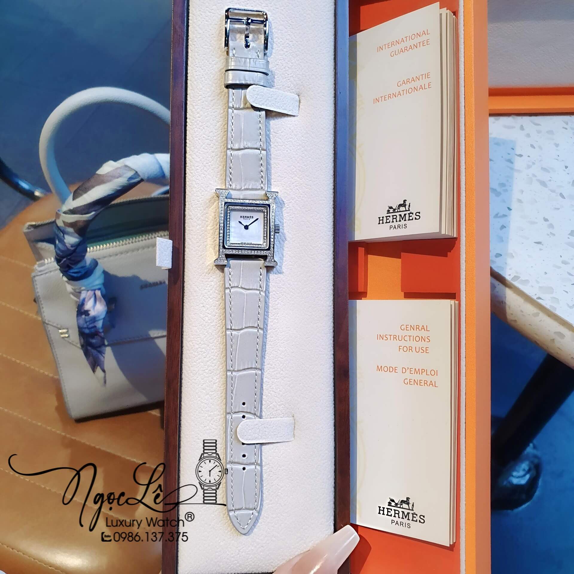 Đồng Hồ Nữ Hermes Heure H Dây Da Xám Nhạt Vỏ Silver Mặt Xà Cừ Size 21x21mm