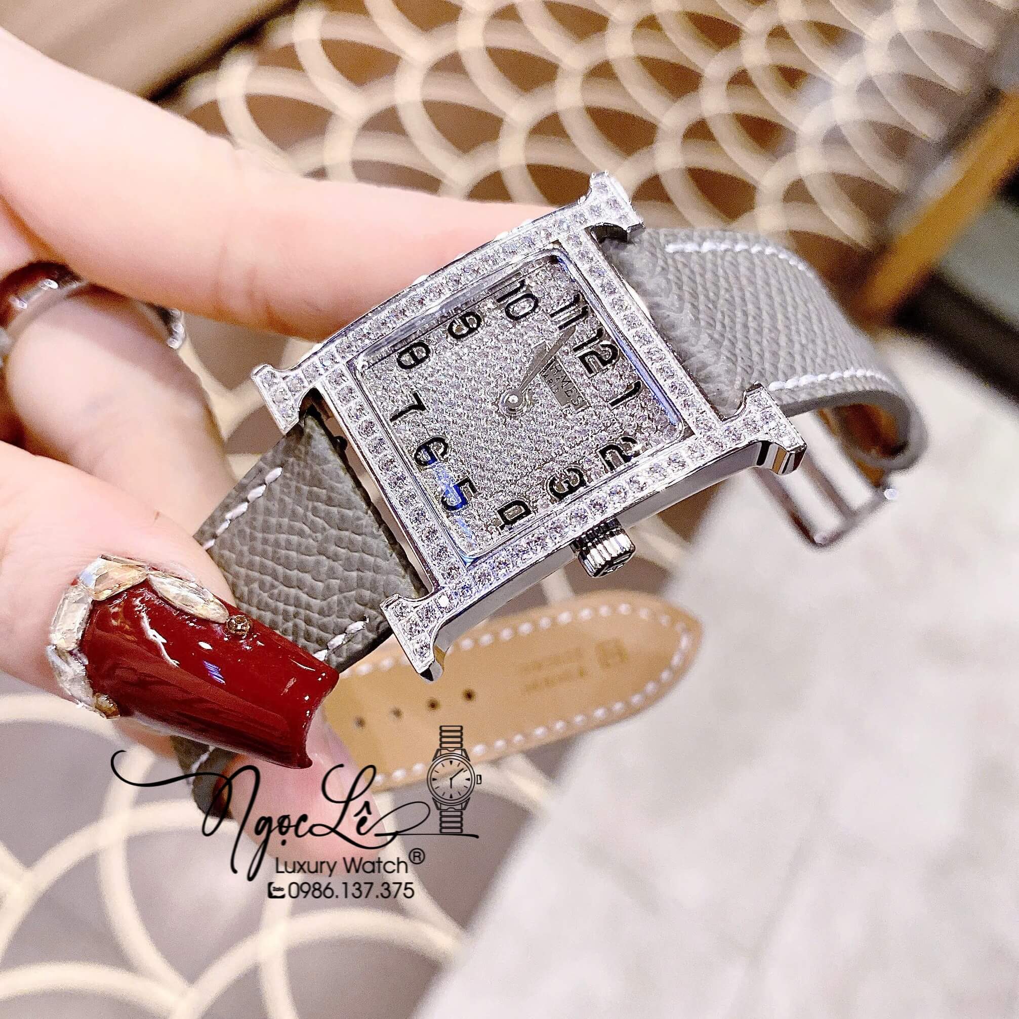 Đồng Hồ Nữ Hermes H Dây Da Màu Xám Mặt Vuông Đính Đá Size 26x26mm