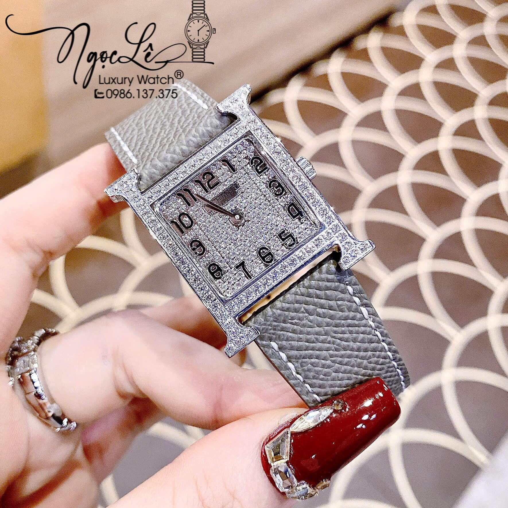 Đồng Hồ Nữ Hermes H Dây Da Màu Xám Mặt Vuông Đính Đá Size 26x26mm