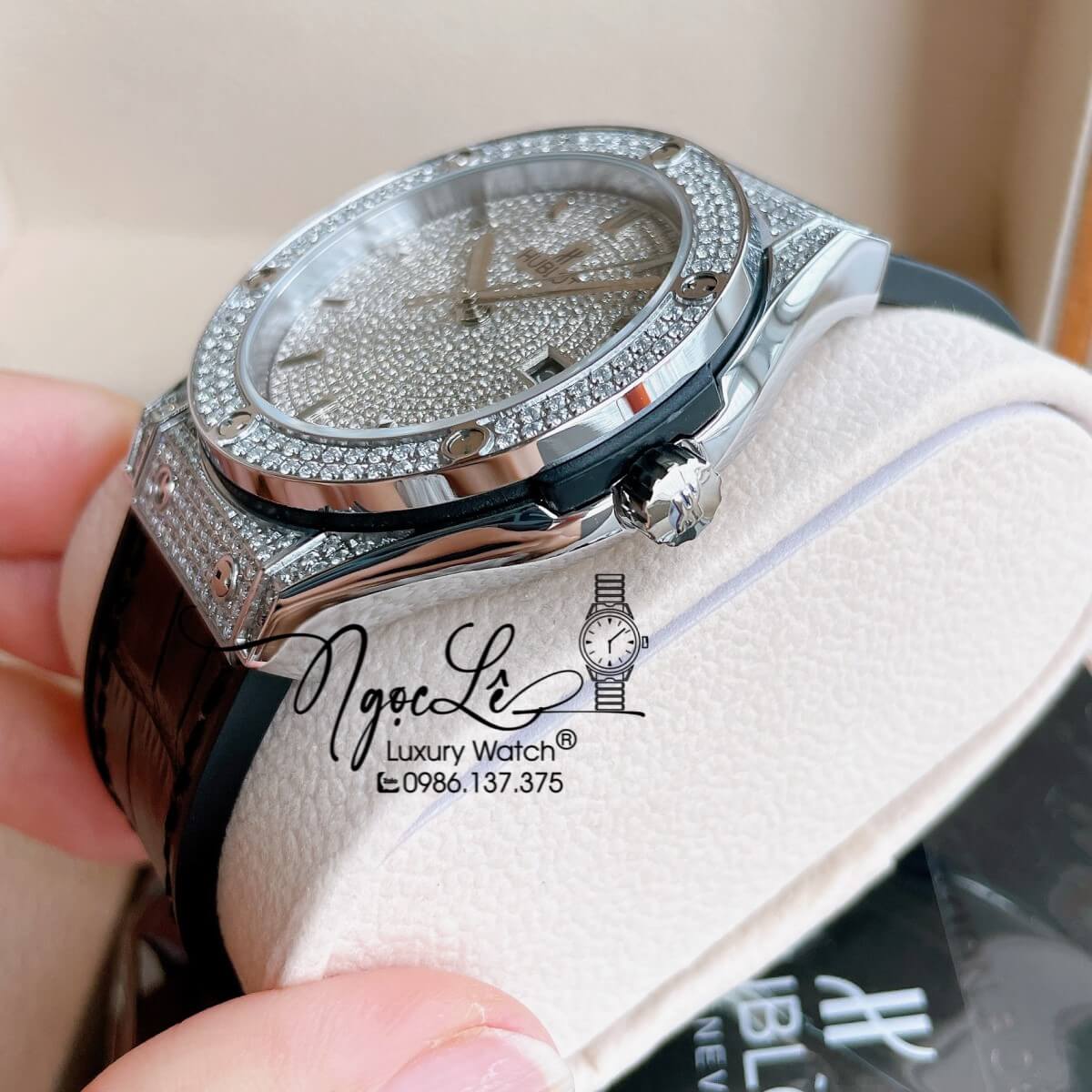 Đồng Hồ Hublot Automatic Nam 42mm Dây Da Silicon Đen Vỏ Bạc Đính Full Đá