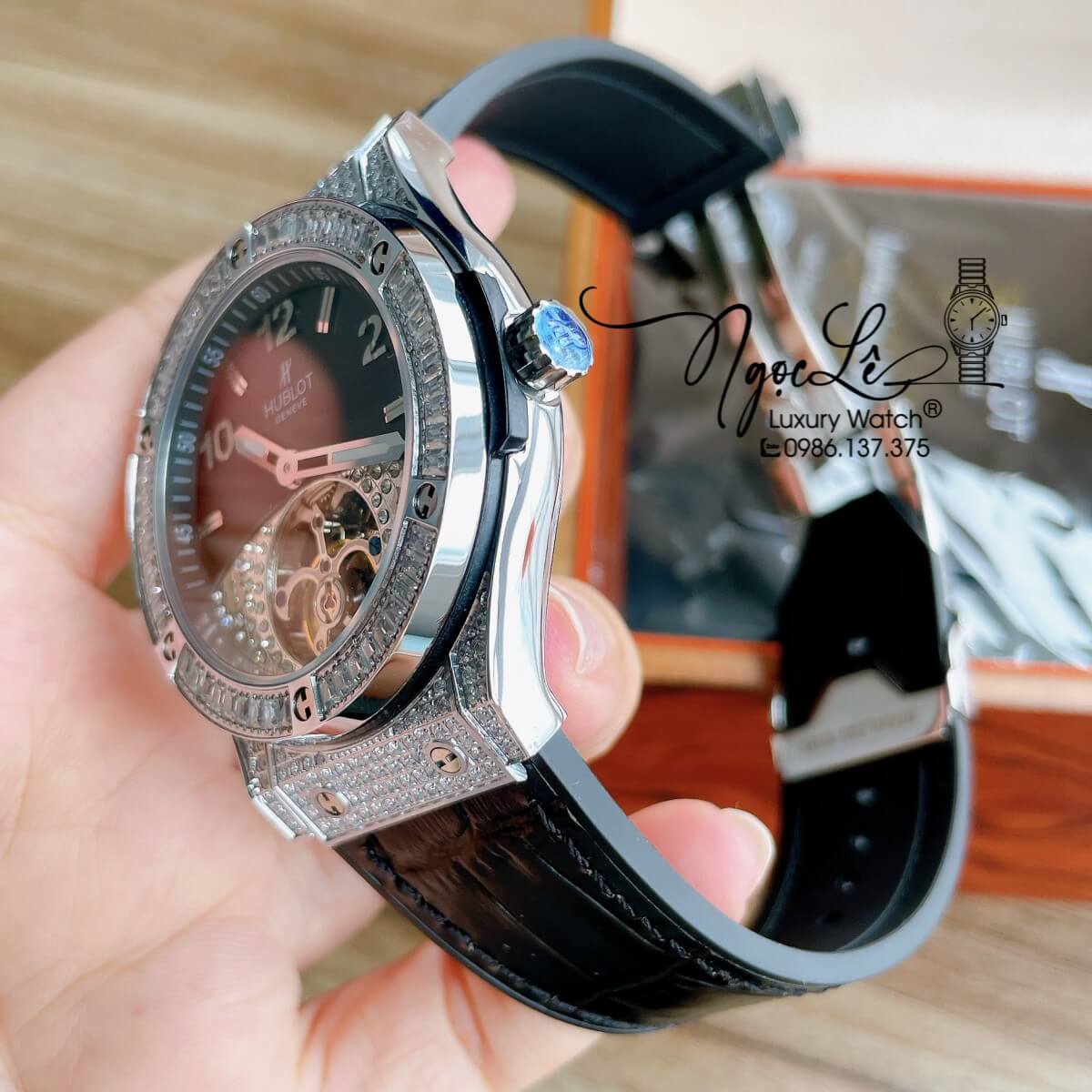 Đồng Hồ Hublot Automatic Nam Lộ Cơ Size 42mm Dây Da Silicon Đen Vỏ Bạc Đính Đá