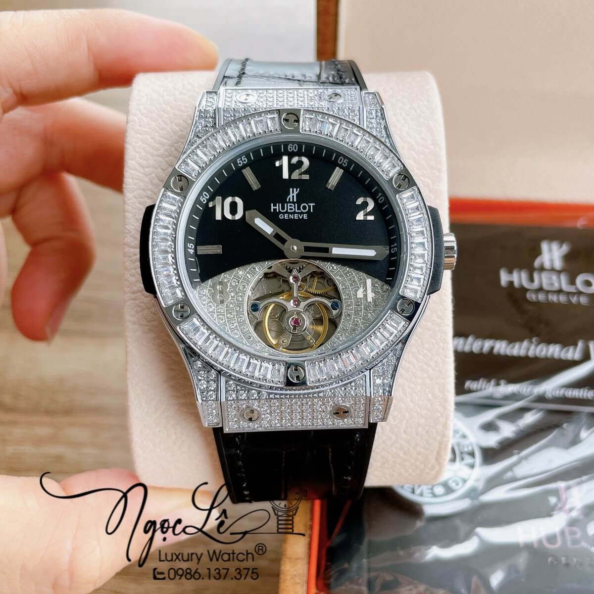 Đồng Hồ Hublot Automatic Nam Lộ Cơ Size 42mm Dây Da Silicon Đen Vỏ Bạc Đính Đá