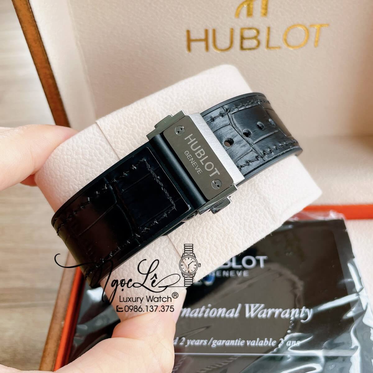 Đồng Hồ Hublot Automatic Nam Lộ Cơ Size 42mm Dây Da Silicon Đen Vỏ Bạc Đính Đá