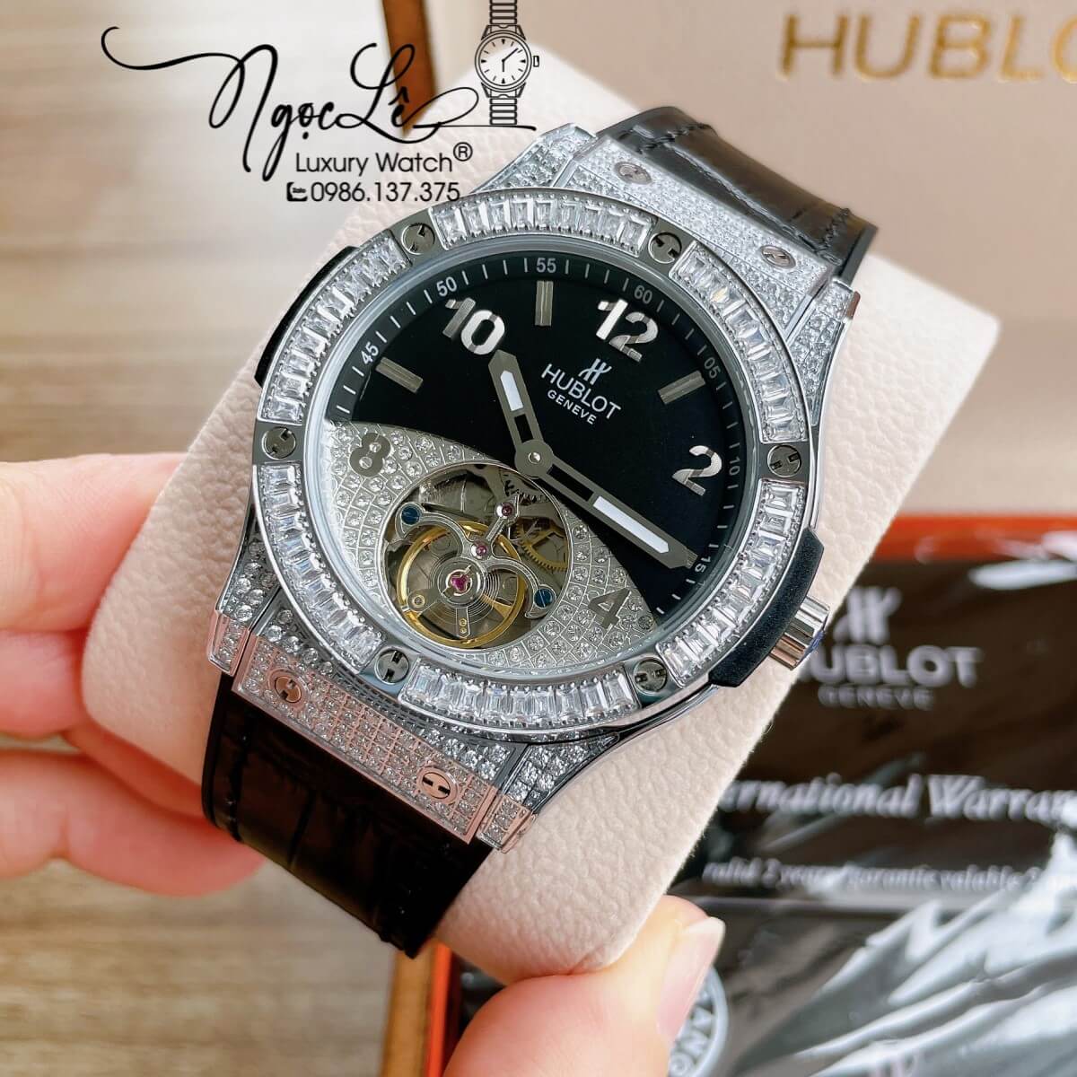 Đồng Hồ Hublot Automatic Nam Lộ Cơ Size 42mm Dây Da Silicon Đen Vỏ Bạc Đính Đá