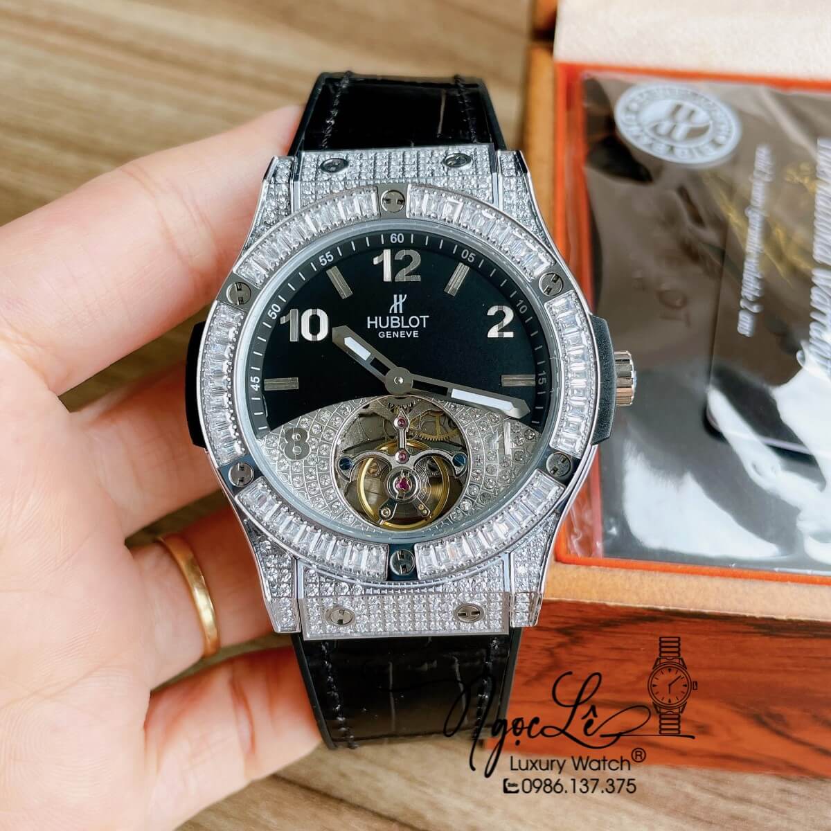 Đồng Hồ Hublot Automatic Nam Lộ Cơ Size 42mm Dây Da Silicon Đen Vỏ Bạc Đính Đá