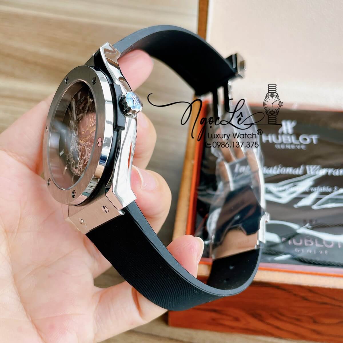 Đồng Hồ Hublot Automatic Nam Lộ Cơ Size 42mm Dây Silicon Đen Vỏ Bạc
