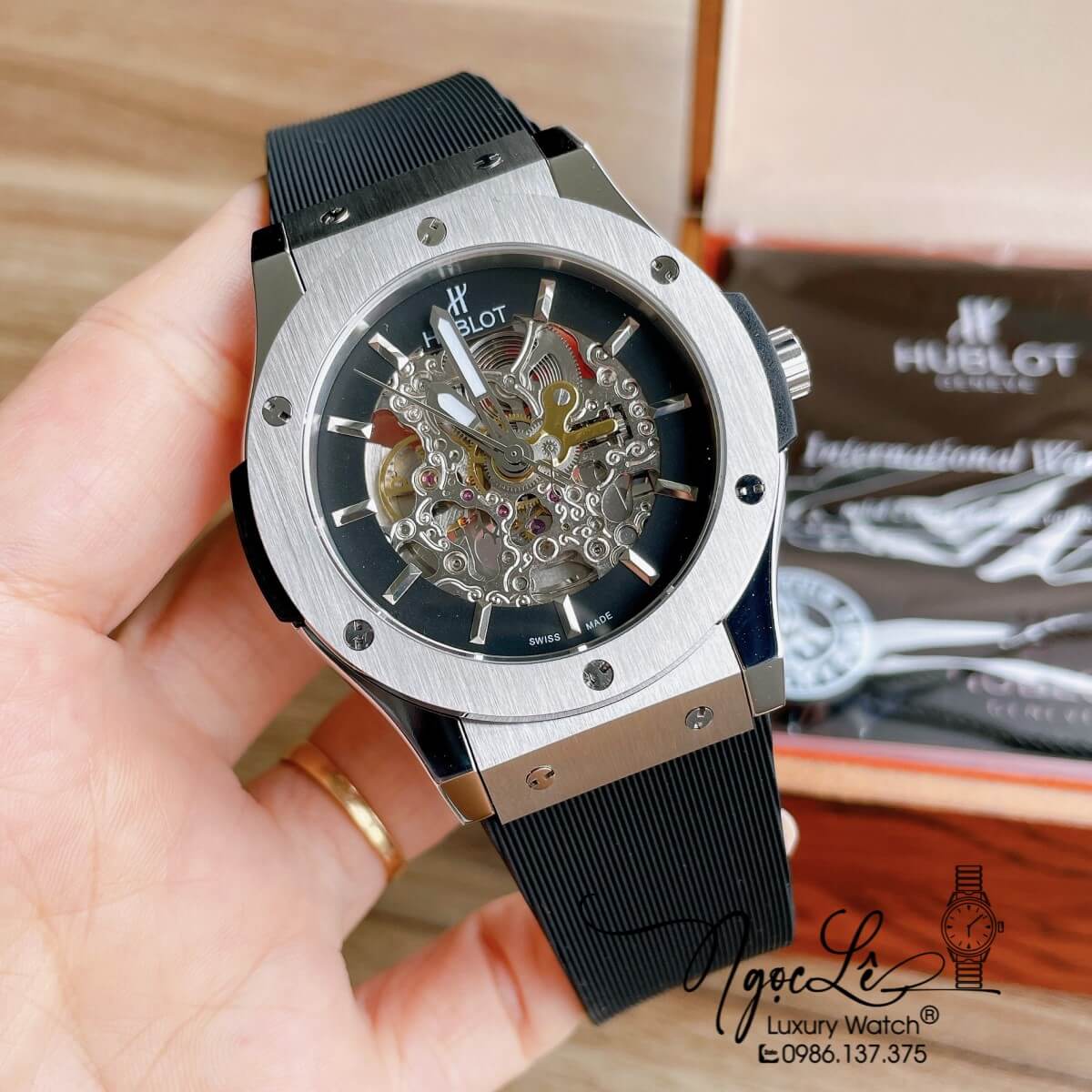Đồng Hồ Hublot Automatic Nam Lộ Cơ Size 42mm Dây Silicon Đen Vỏ Bạc
