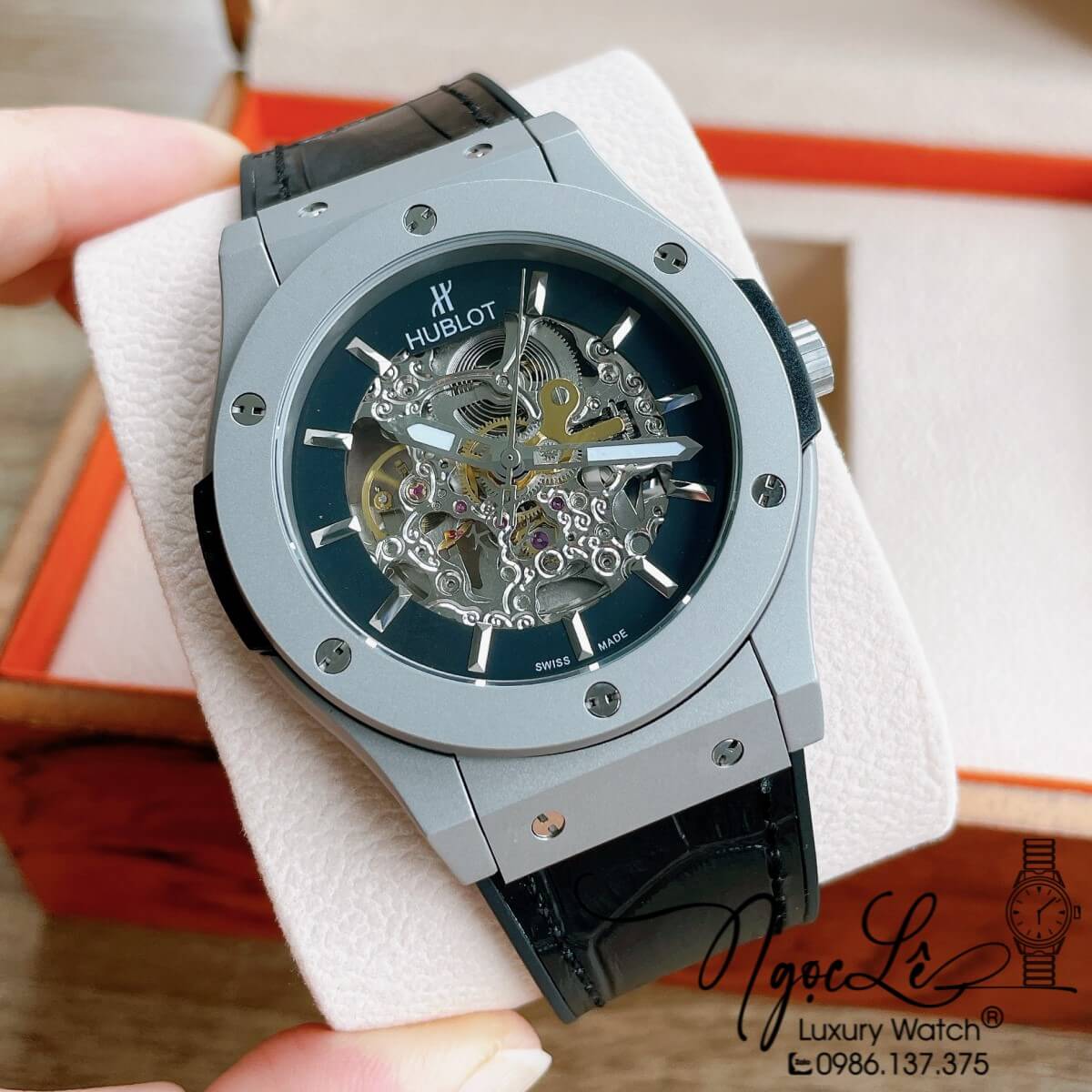 Đồng Hồ Hublot Automatic Nam Lộ Cơ Size 42mm Dây Silicon Đen Vỏ Thép Mờ