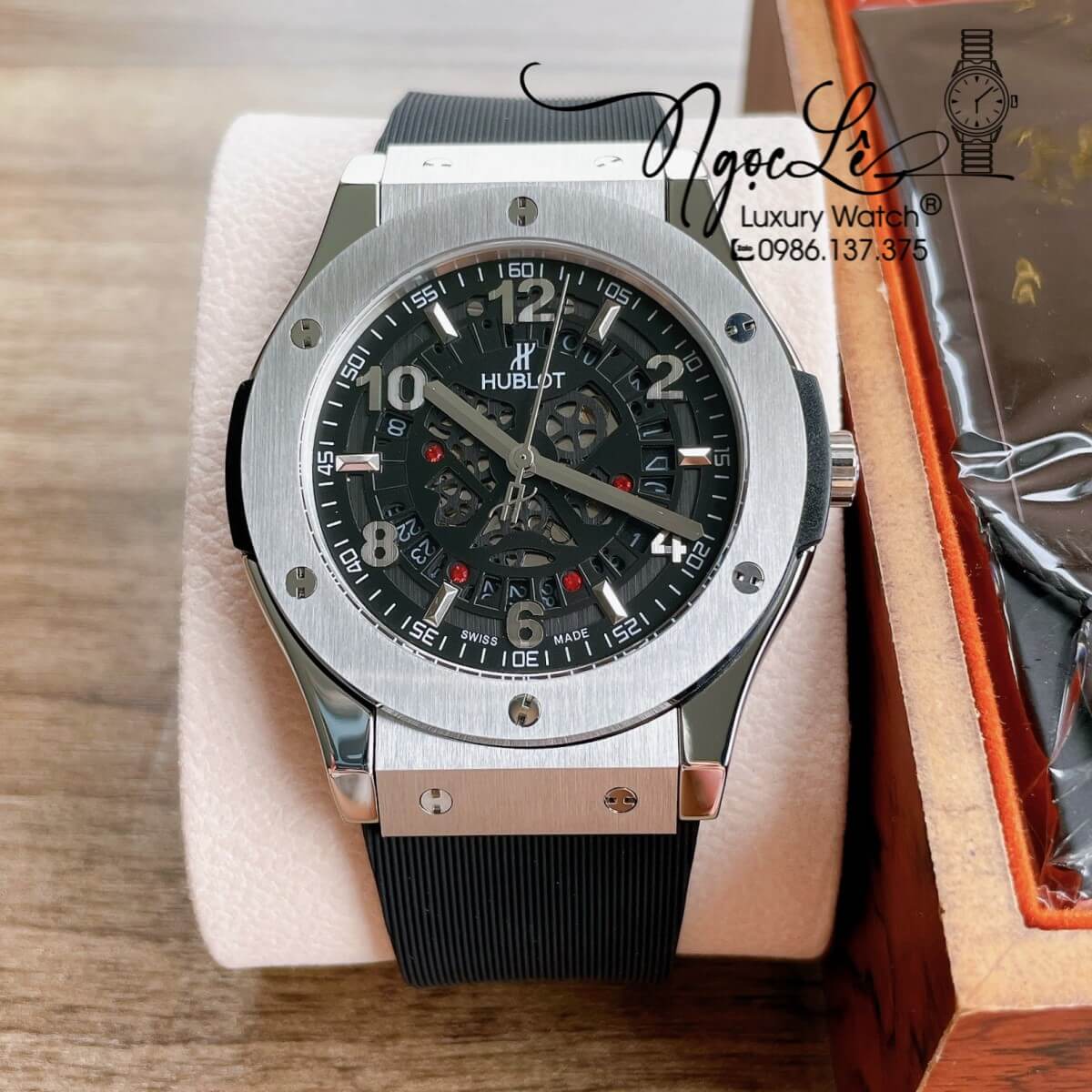 Đồng Hồ Hublot Automatic Nam Lộ Cơ Size 42mm Dây Silicon Đen Vỏ Thép Bạc