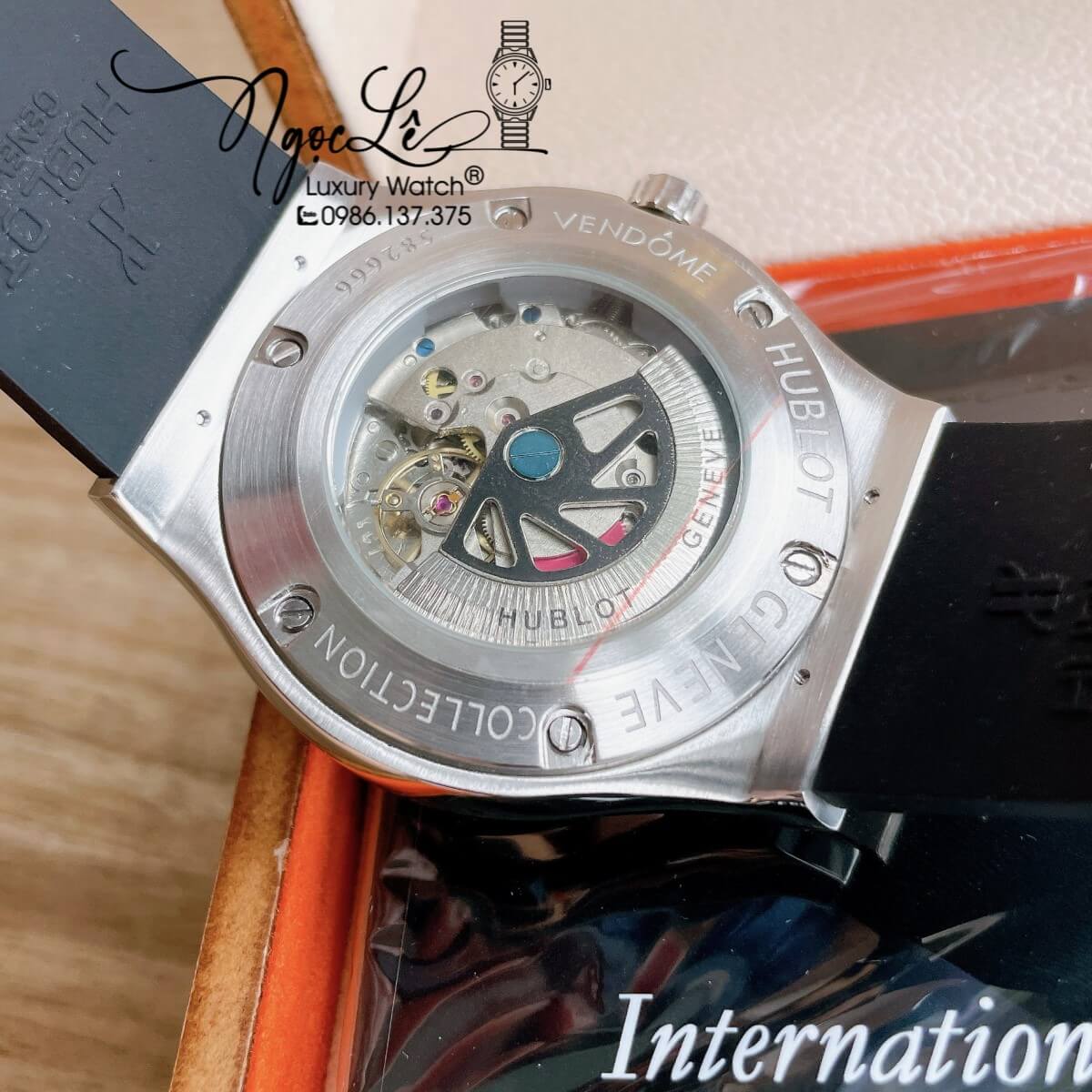 Đồng Hồ Hublot Automatic Nam Lộ Cơ Size 42mm Dây Silicon Đen Vỏ Thép Bạc