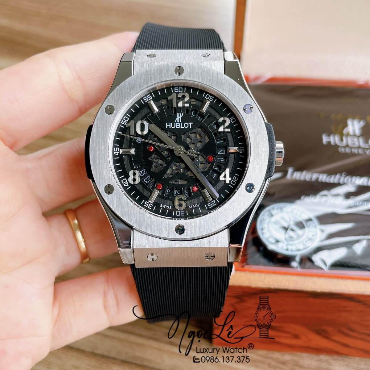 Đồng Hồ Hublot Automatic Nam Lộ Cơ Size 42mm Dây Silicon Đen Vỏ Thép Bạc
