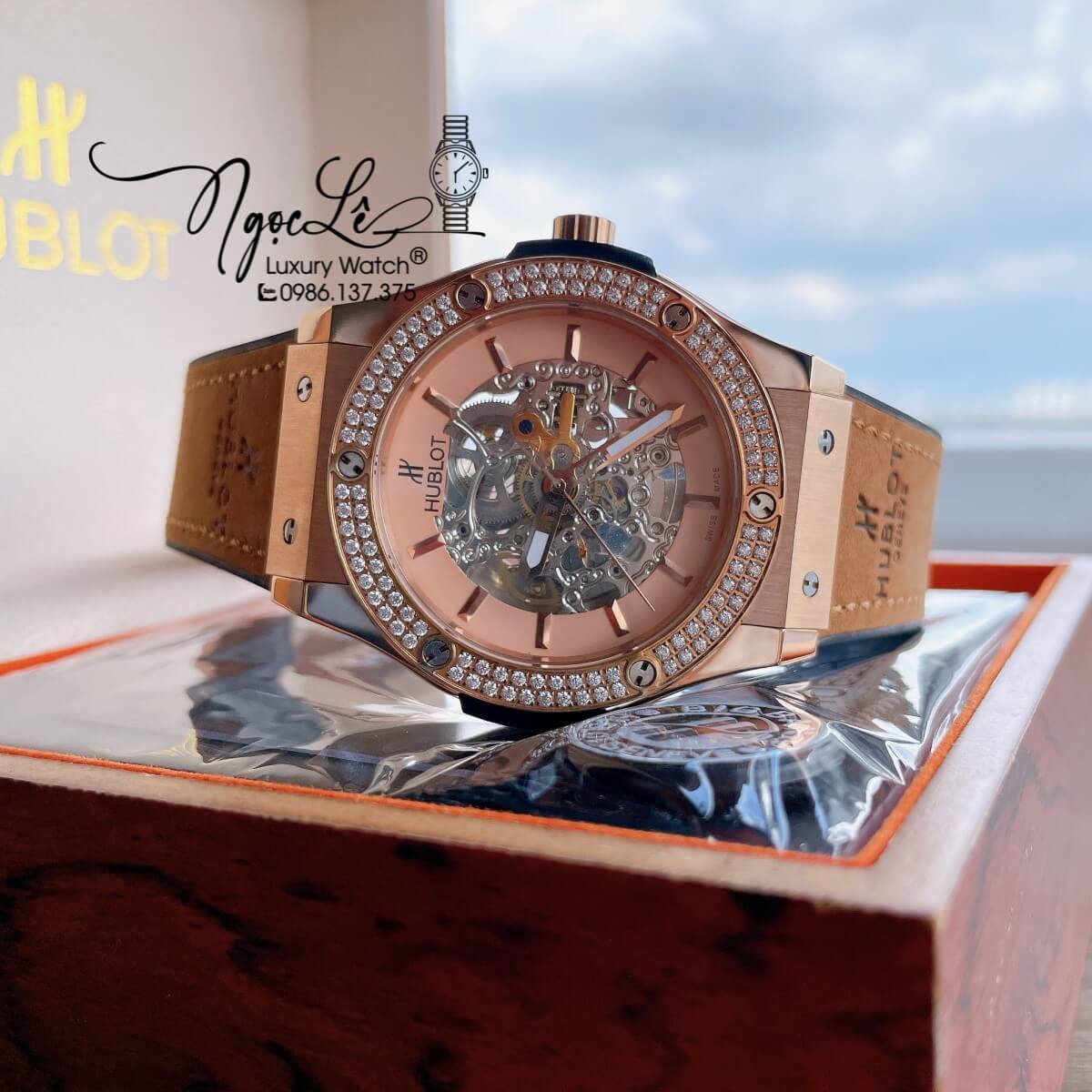 Đồng Hồ Hublot Automatic Nam Lộ Cơ Size 42mm Dây Da Silicon Nâu Mặt Rose Đính Đá