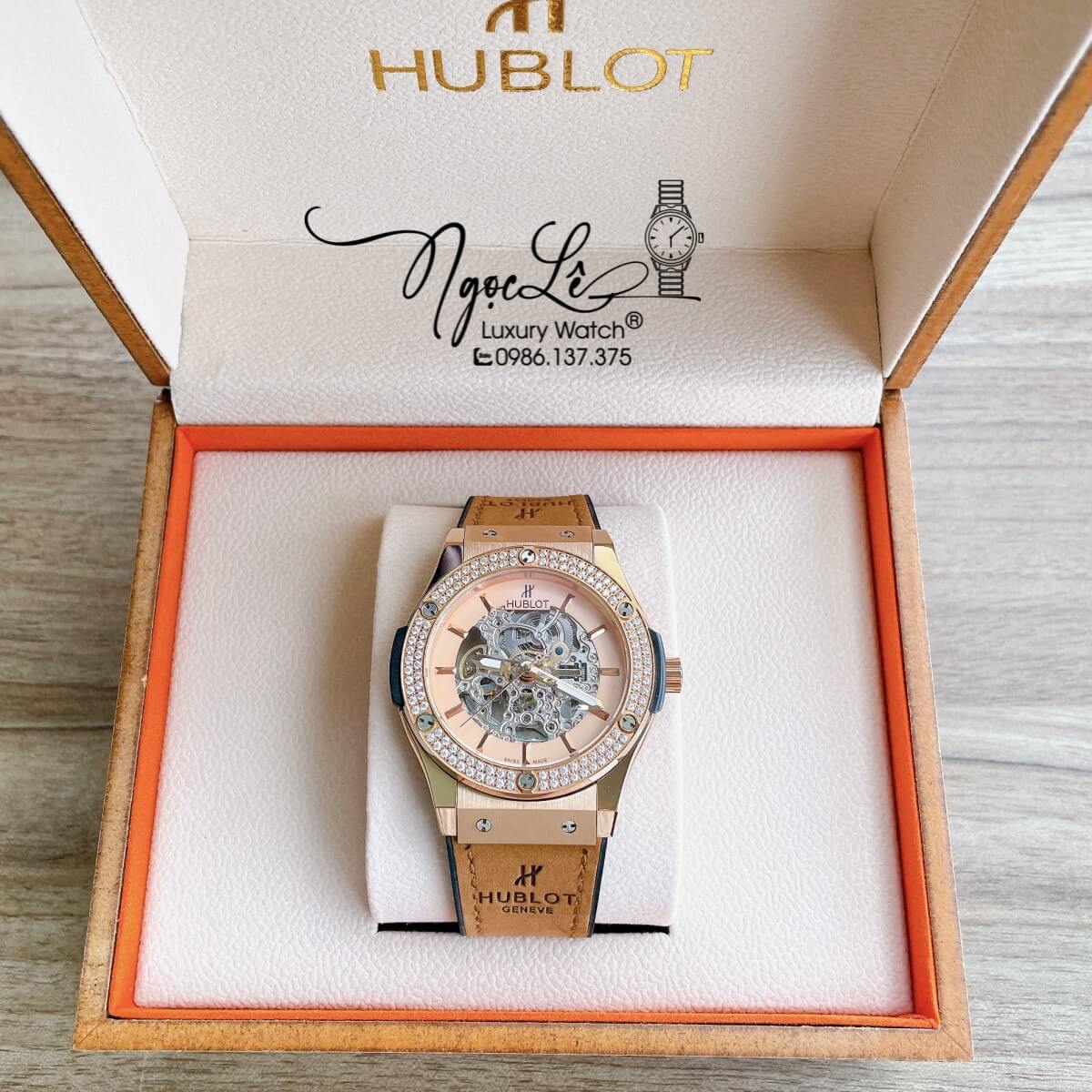Đồng Hồ Hublot Automatic Nam Lộ Cơ Size 42mm Dây Da Silicon Nâu Mặt Rose Đính Đá