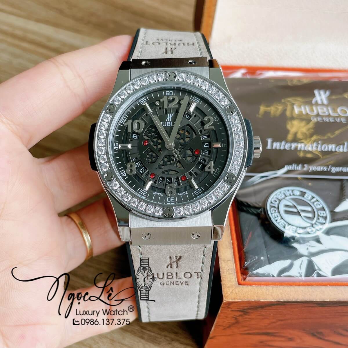 Đồng Hồ Hublot Automatic Nam Lộ Cơ Size 42mm Dây Da Silicon Xám Vỏ Bạc Đính Đá