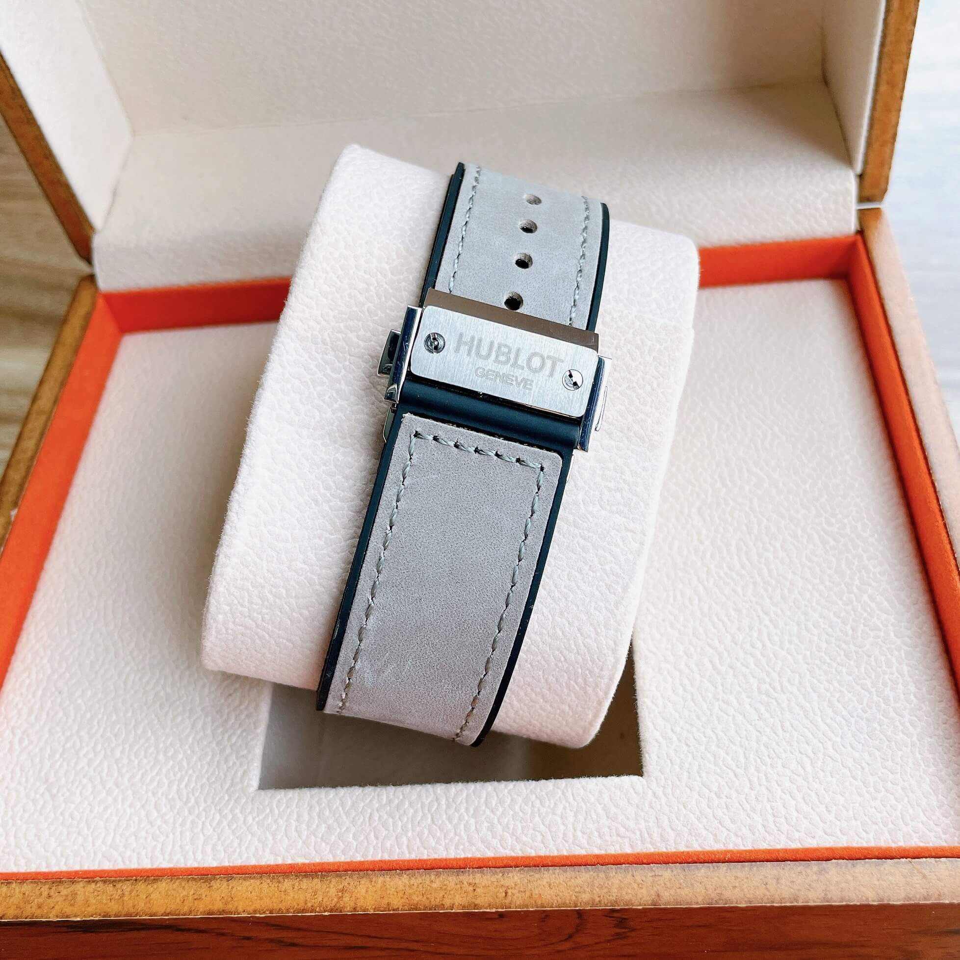 Đồng Hồ Hublot Automatic Nam Lộ Cơ Size 42mm Dây Da Silicon Xám Vỏ Bạc