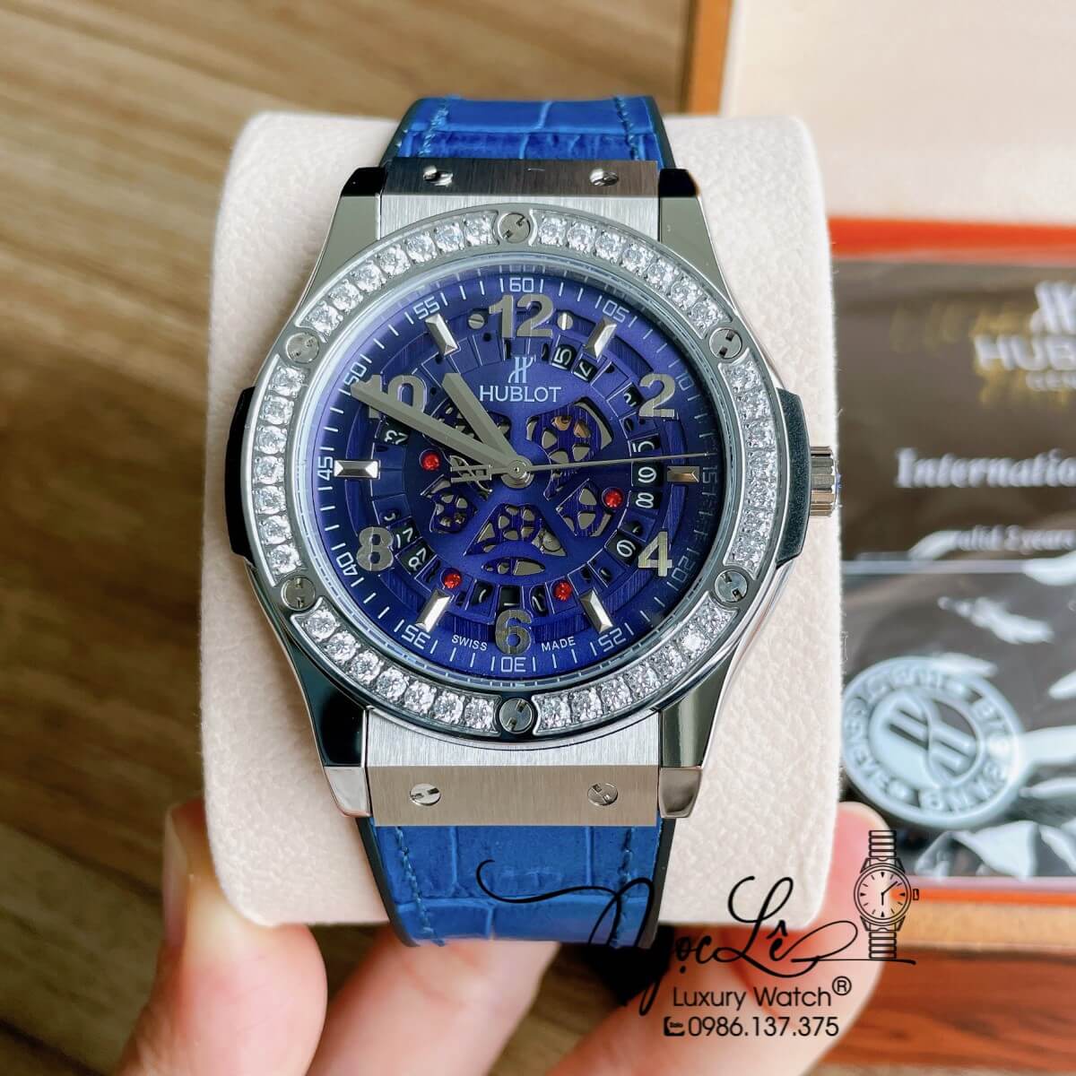 Đồng Hồ Hublot Automatic Nam Lộ Cơ Size 42mm Dây Da Silicon Xanh Vỏ Bạc Đính Đá