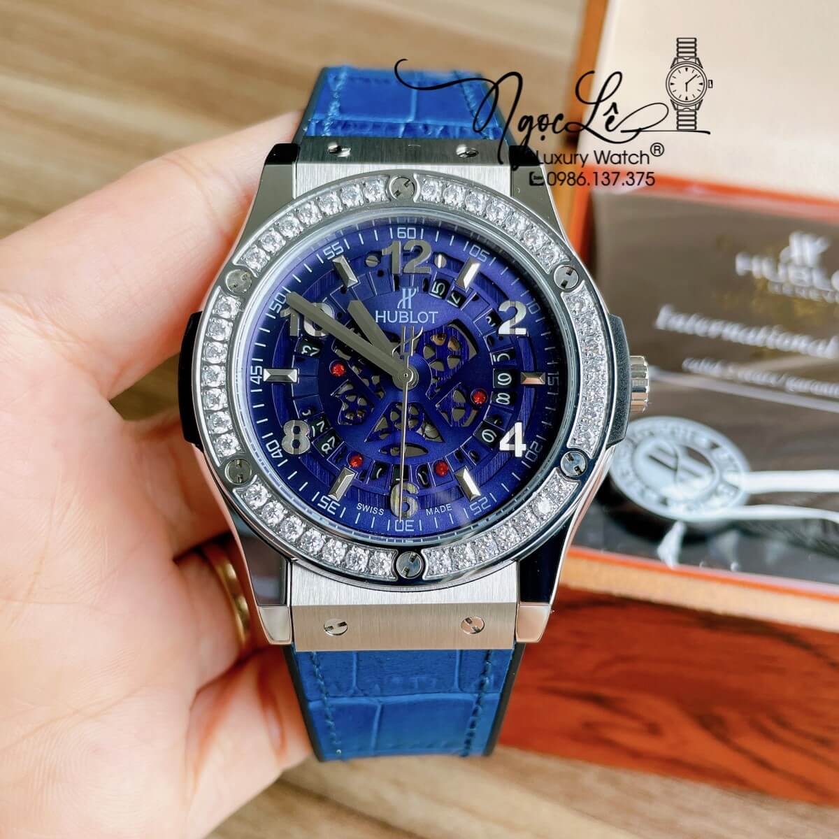 Đồng Hồ Hublot Automatic Nam Lộ Cơ Size 42mm Dây Da Silicon Xanh Vỏ Bạc Đính Đá