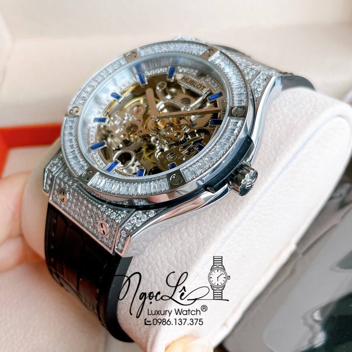 Đồng Hồ Nam Hublot Automatic Lộ Cơ Size 42mm Dây Da Silicon Đen Vỏ Bạc Đính Đá