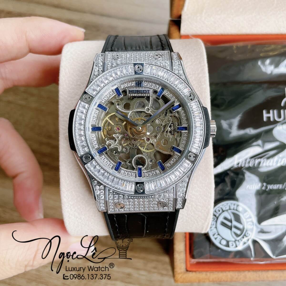 Đồng Hồ Nam Hublot Automatic Lộ Cơ Size 42mm Dây Da Silicon Đen Vỏ Bạc Đính Đá