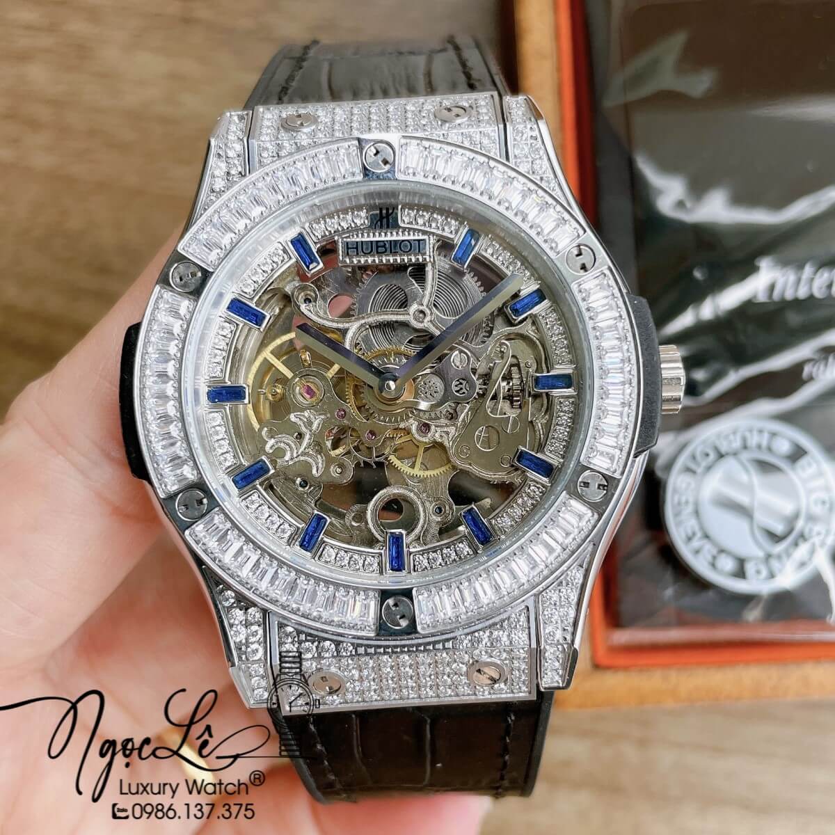 Đồng Hồ Nam Hublot Automatic Lộ Cơ Size 42mm Dây Da Silicon Đen Vỏ Bạc Đính Đá