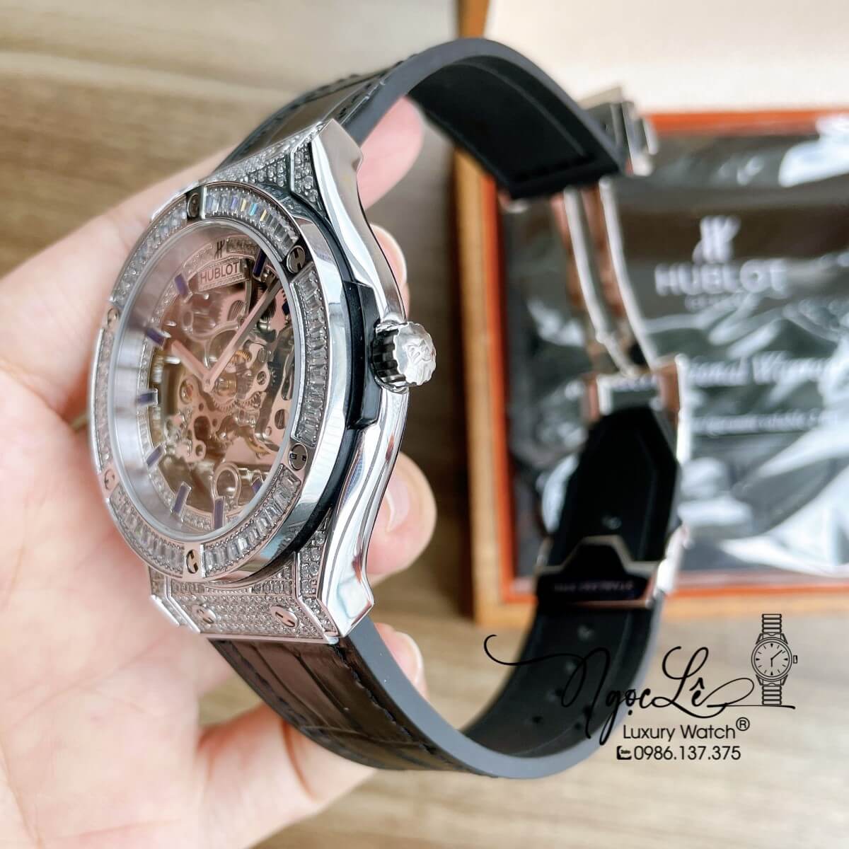 Đồng Hồ Nam Hublot Automatic Lộ Cơ Size 42mm Dây Da Silicon Đen Vỏ Bạc Đính Đá