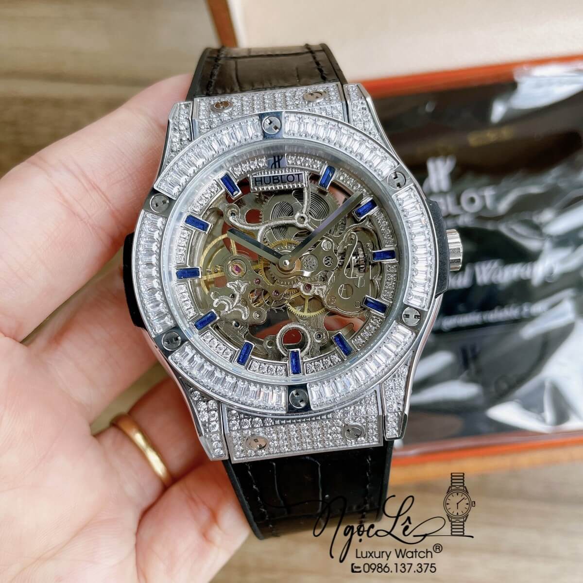 Đồng Hồ Nam Hublot Automatic Lộ Cơ Size 42mm Dây Da Silicon Đen Vỏ Bạc Đính Đá