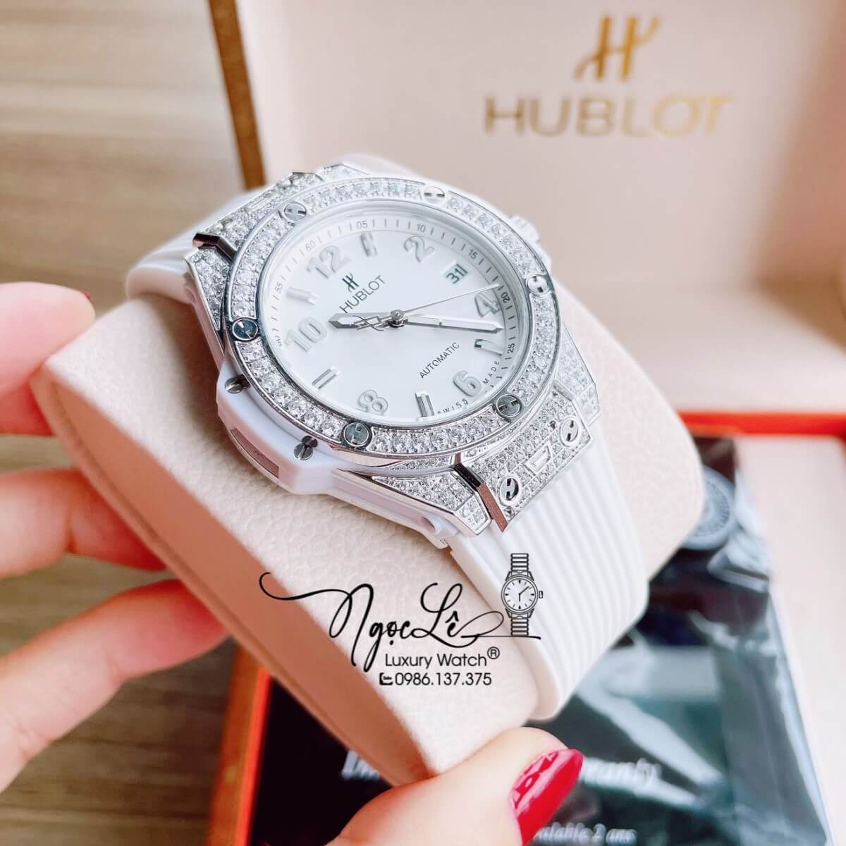 Đồng Hồ Nữ Hublot Big Bang Dây Silicon Trắng Vỏ Bạc Đính Đá Tròn Size 37mm