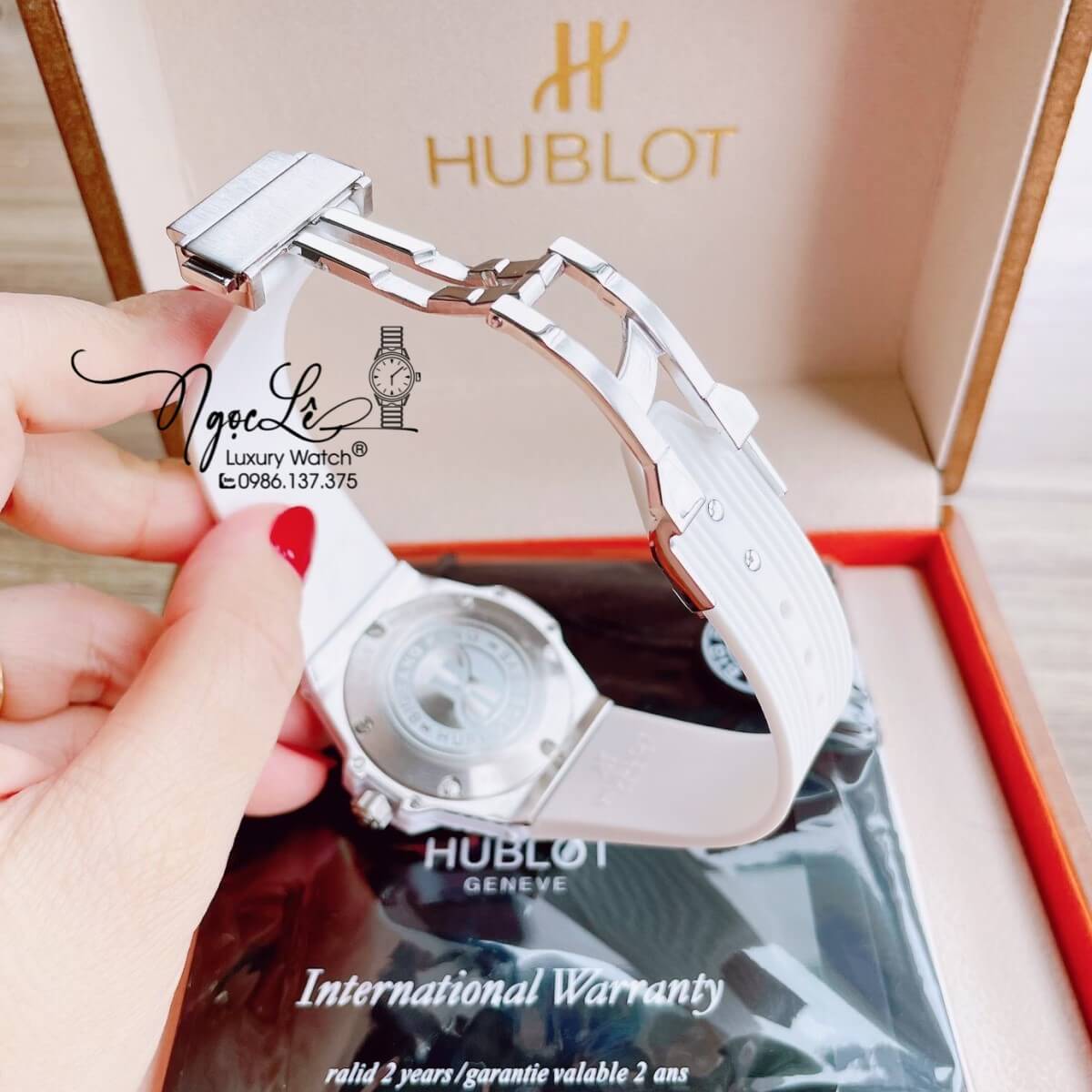Đồng Hồ Nữ Hublot Big Bang Dây Silicon Trắng Vỏ Bạc Đính Đá Tròn Size 37mm