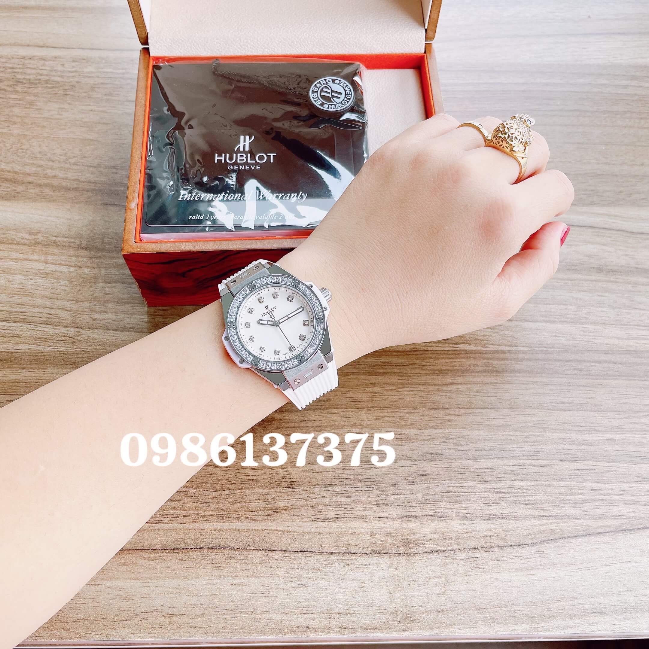 Đồng Hồ Nữ Hublot Big Bang Dây Silicon Trắng Vỏ Bạc Đính Đá Tròn Size 39mm