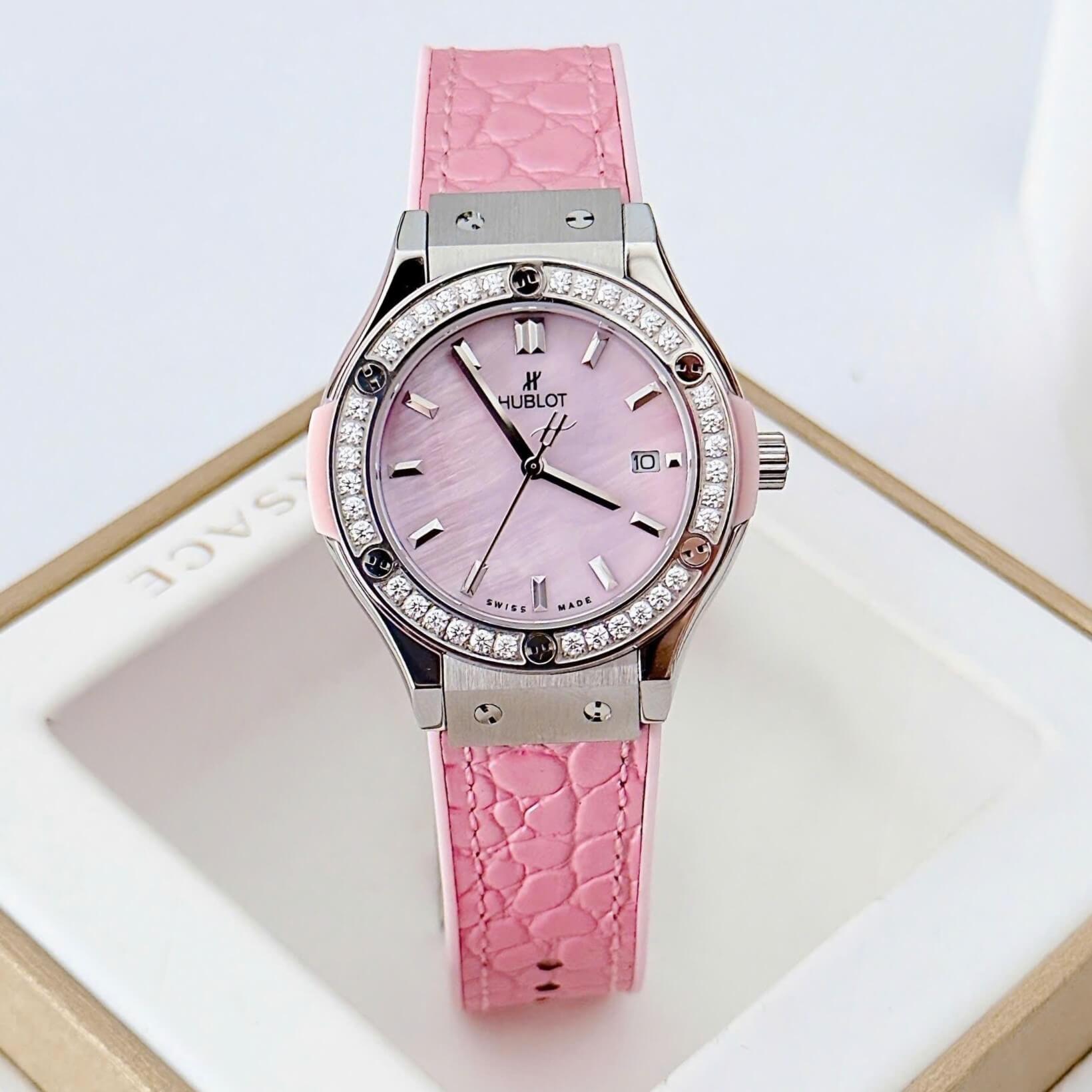 Đồng Hồ Nữ Hublot Classic Fusion Cao Su Bọc Da Hồng Đính Đá Vỏ Silver Size 34mm - Máy Quartz