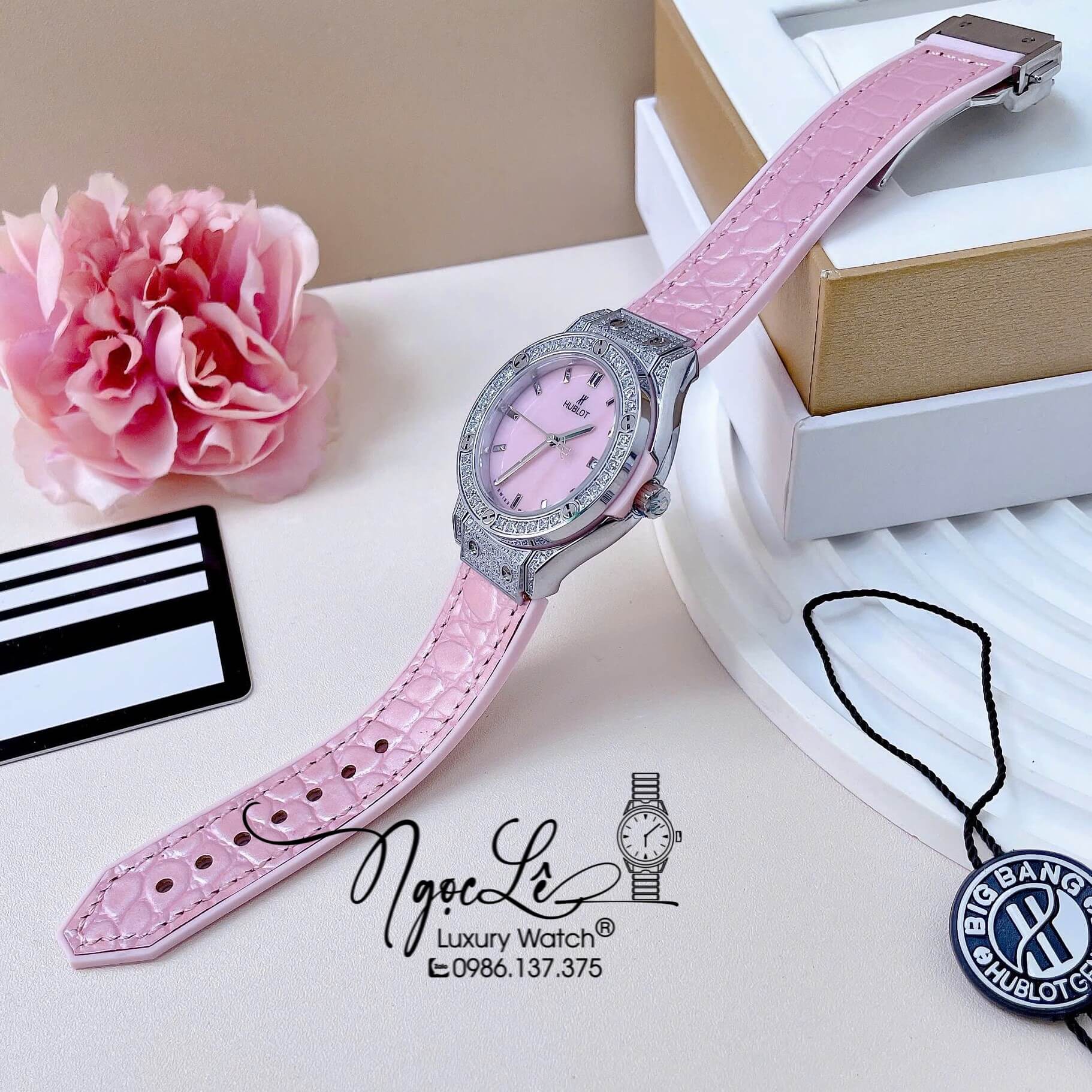 Đồng Hồ Nữ Hublot Classic Fusion Cao Su Bọc Da Hồng Đính Đá Vỏ Silver Full Viền Size 34mm - Máy Quartz