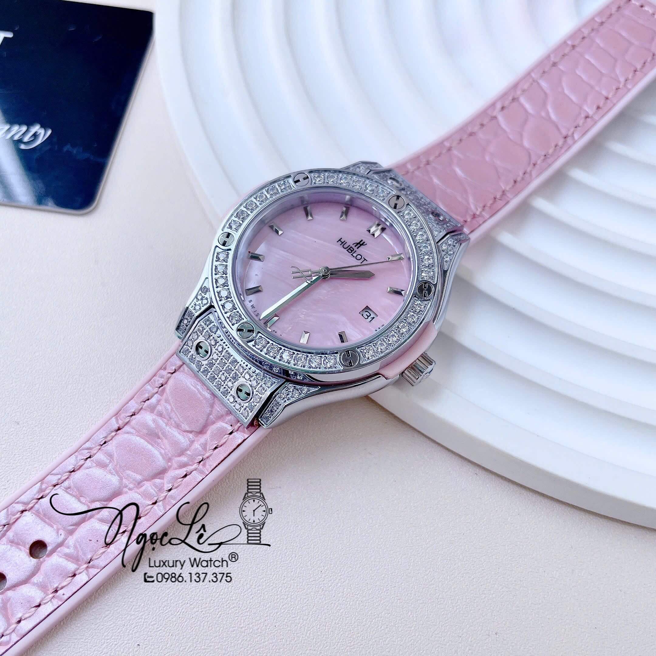 Đồng Hồ Nữ Hublot Classic Fusion Cao Su Bọc Da Hồng Đính Đá Vỏ Silver Full Viền Size 34mm - Máy Quartz