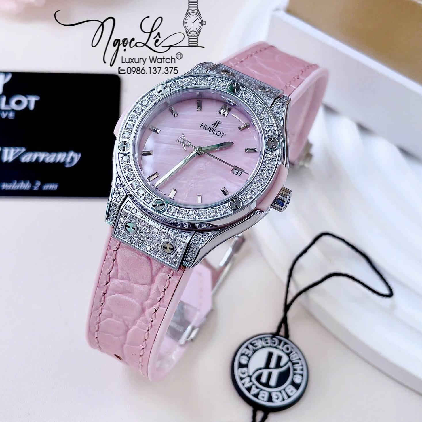 Đồng Hồ Nữ Hublot Classic Fusion Cao Su Bọc Da Hồng Đính Đá Vỏ Silver Size 34mm - Máy Quartz