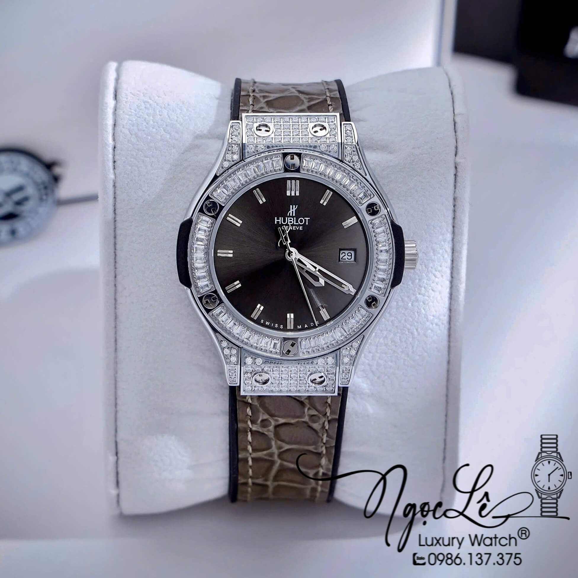 Đồng Hồ Nữ Hublot Classic Fusion Cao Su Bọc Da Xám Đen Đính Đá Vỏ Silver Size 34mm - Máy Quartz