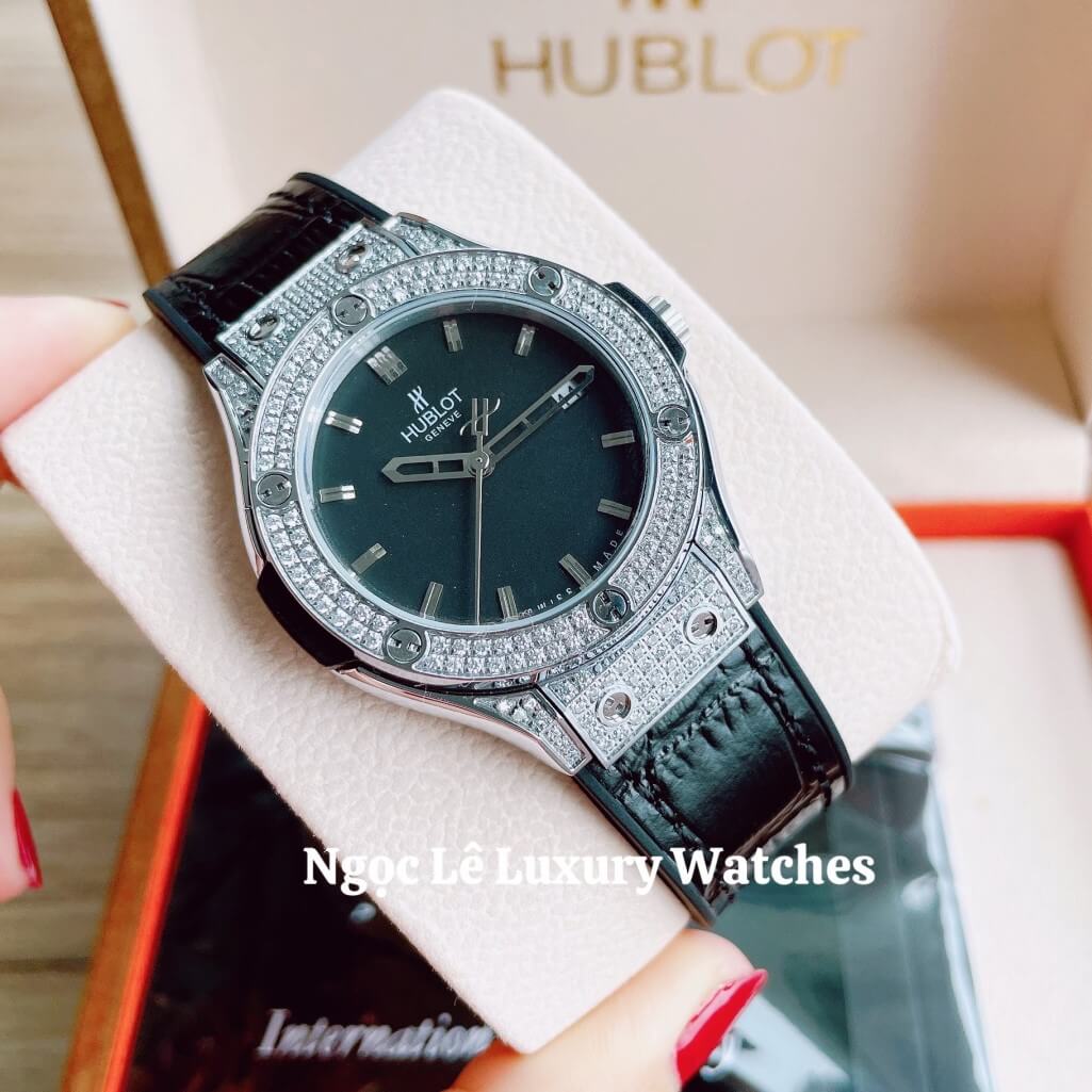 Đồng Hồ Nữ Hublot Classic Fusion 34mm Máy Pin Dây Da Silicon Đen Đính Đá Vỏ Silver