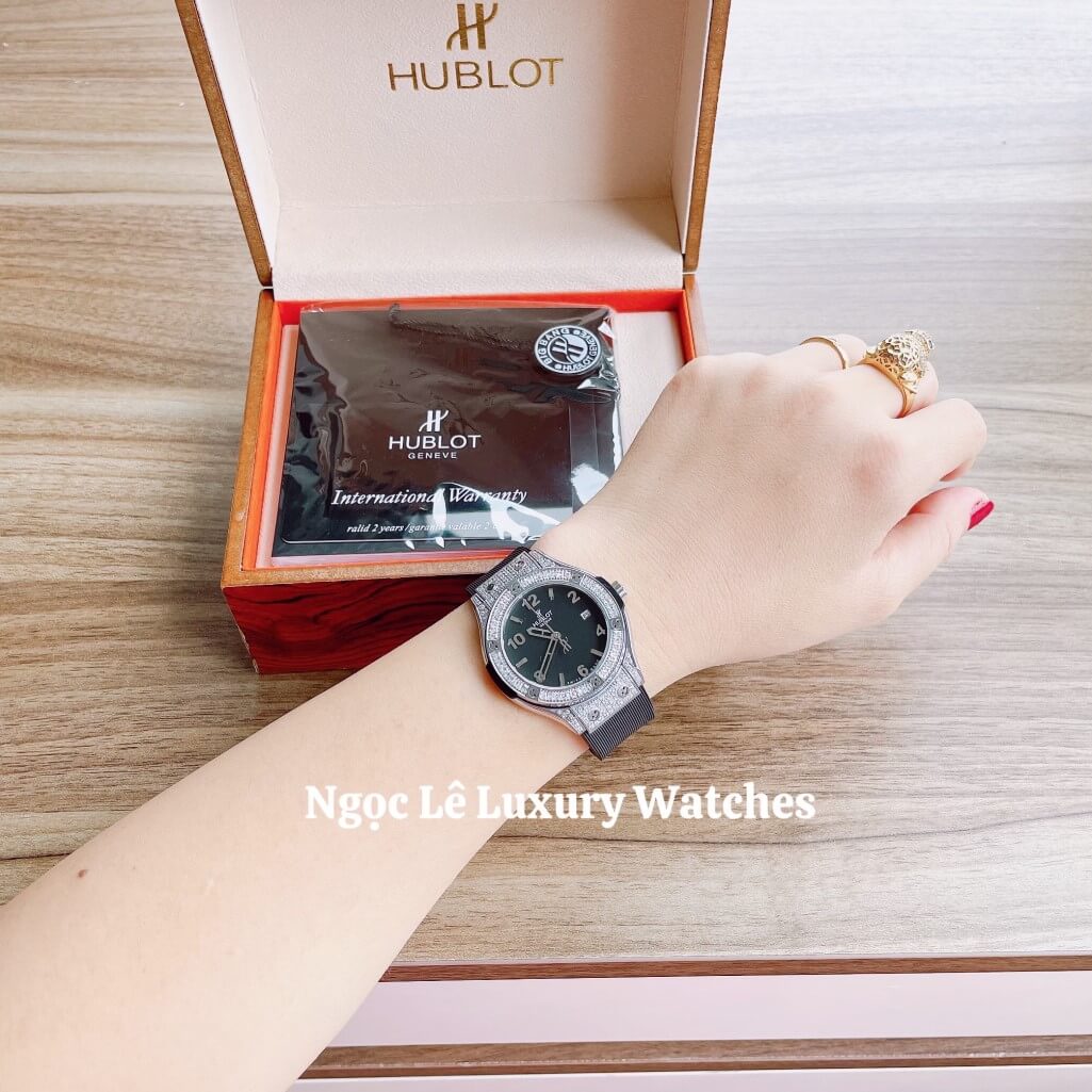 Đồng Hồ Nữ Hublot Classic Fusion 34mm Máy Pin Dây Da Silicon Đen Đính Đá Vỏ Silver