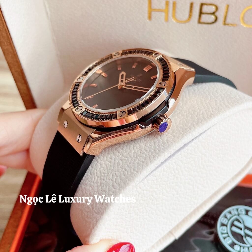 Đồng Hồ Nữ Hublot Classic Fusion 34mm Máy Pin Dây Silicon Đen Đính Đá Vỏ Rose Gold
