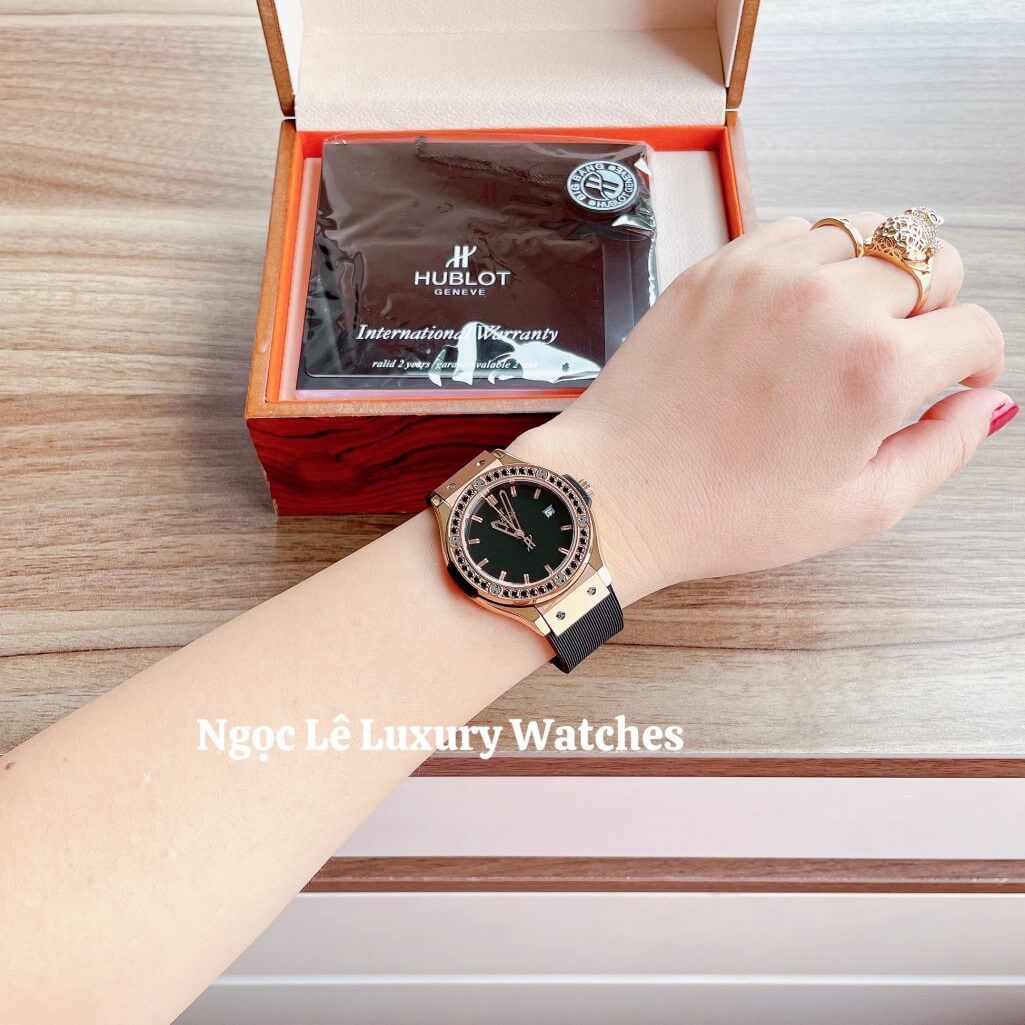 Đồng Hồ Nữ Hublot Classic Fusion 34mm Máy Pin Dây Silicon Đen Đính Đá Vỏ Rose Gold