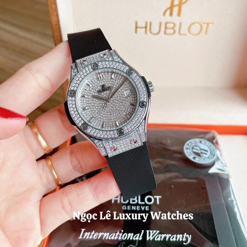 Đồng Hồ Nữ Hublot Classic Fusion 34mm Máy Pin Dây Silicon Đen Đính Full Đá Vỏ Silver